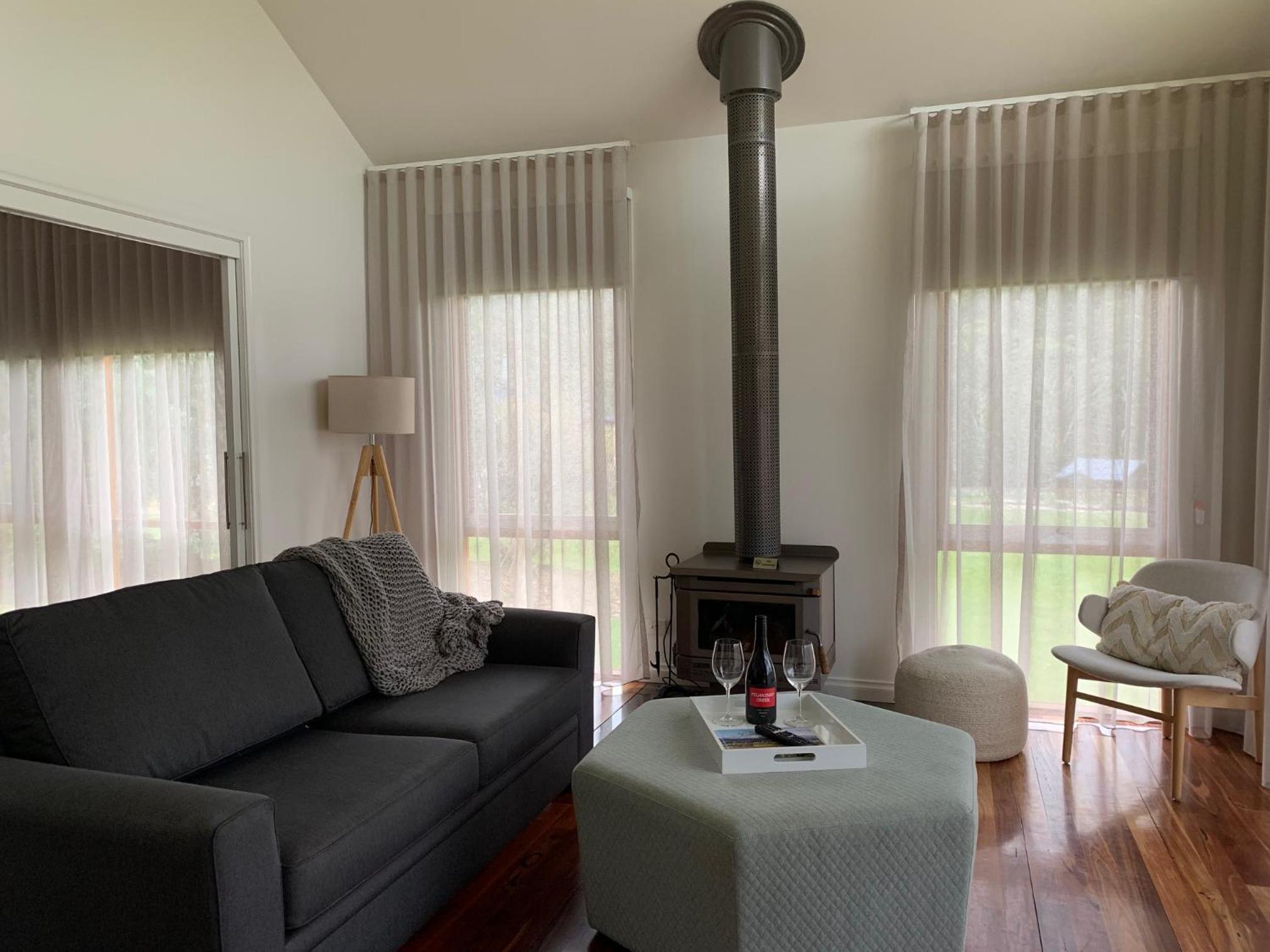 Deluxe Two-Bedroom Cottage - Photo 11