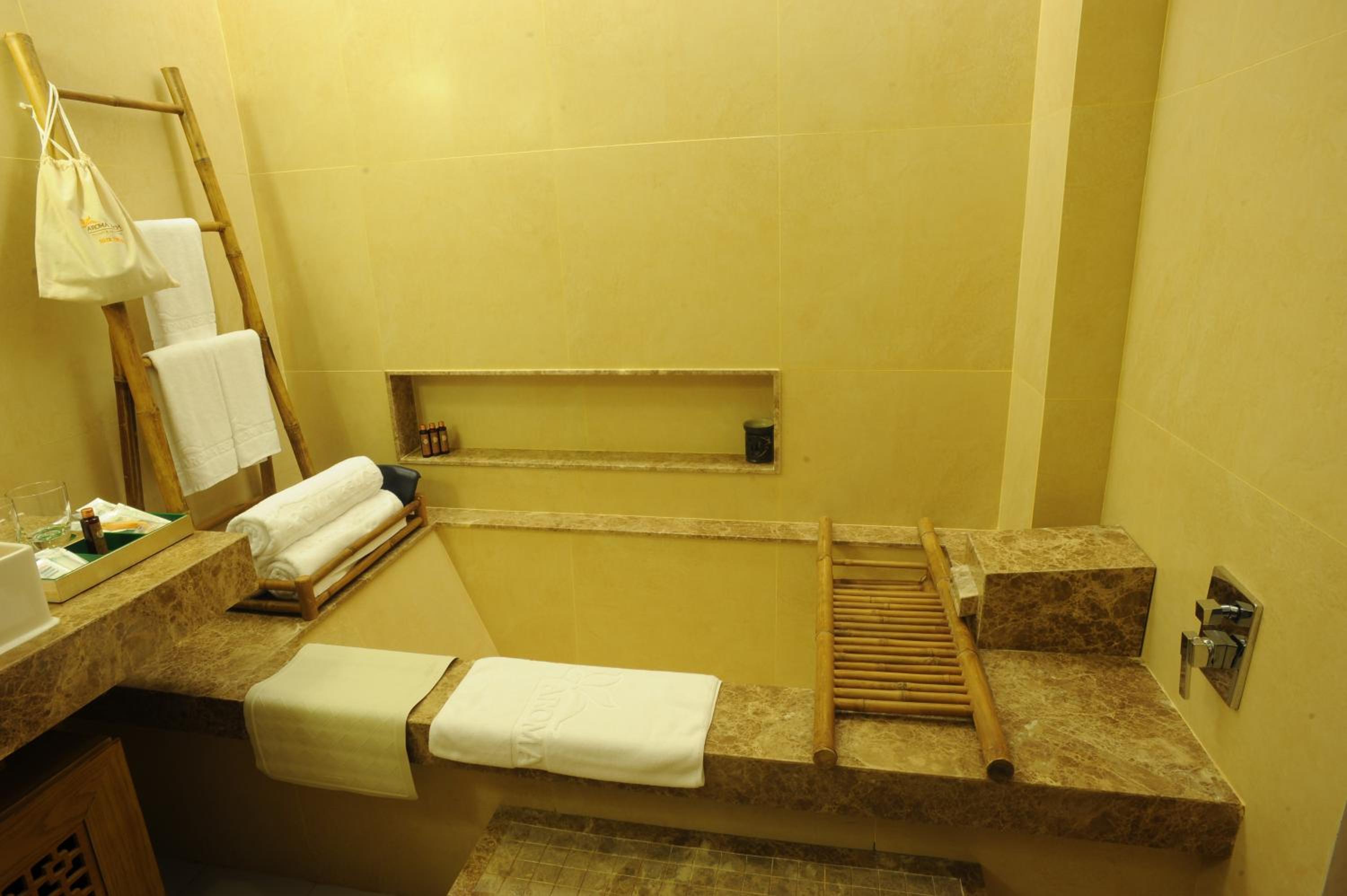 Double or Twin Room with Balcony thumbnail 5
