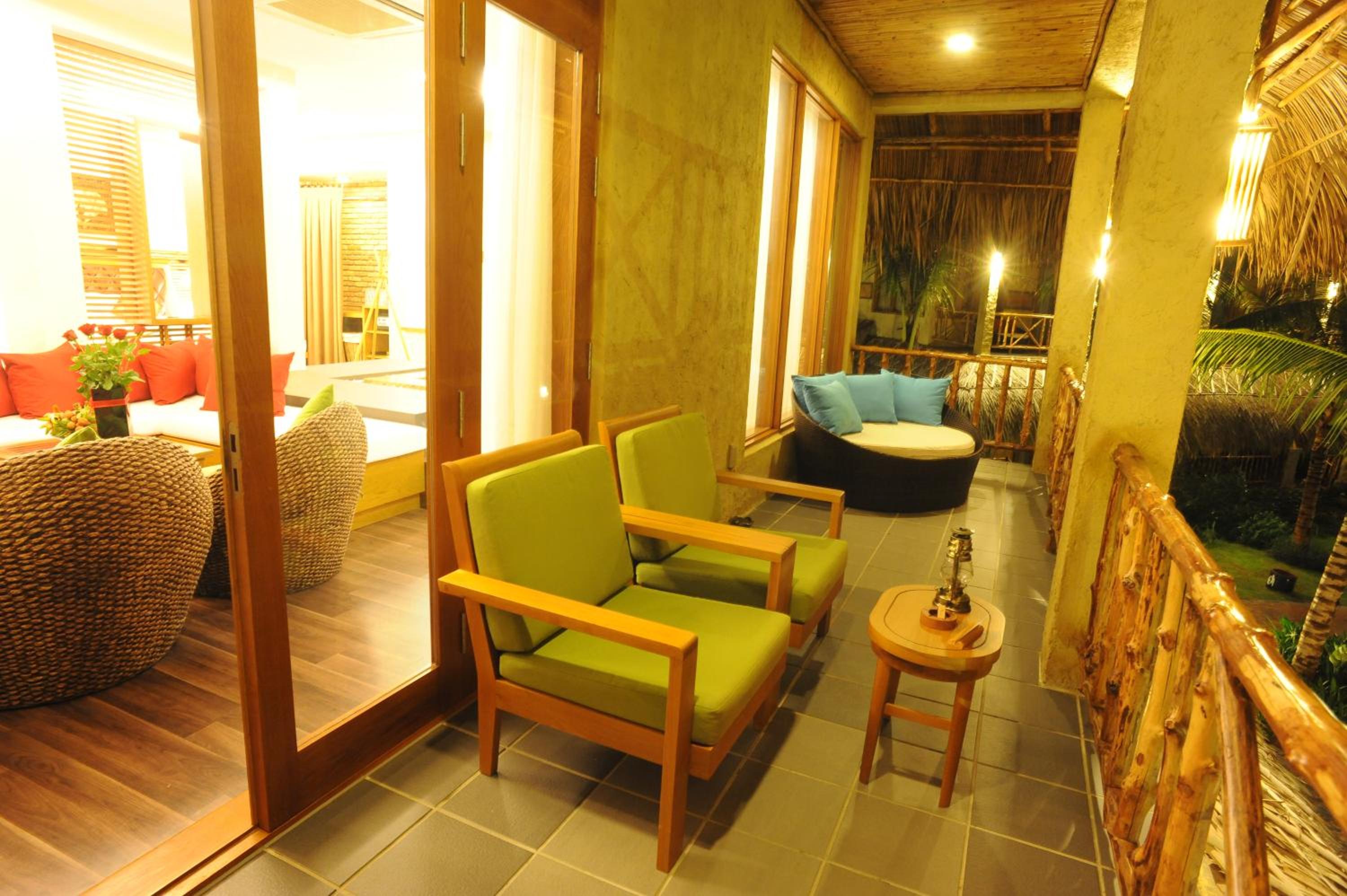 Triple Room with Balcony thumbnail 5