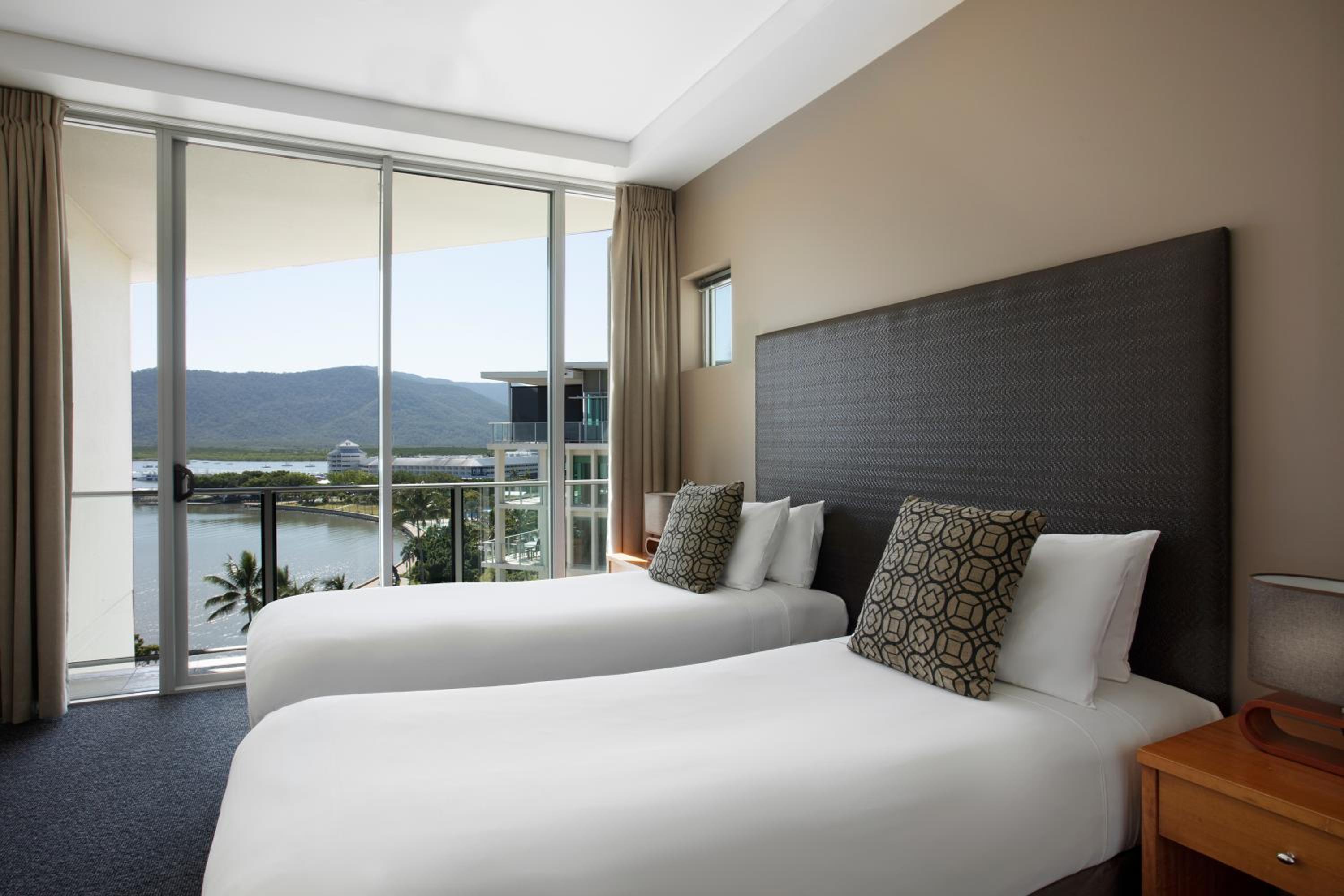 Three-Bedroom Apartment with Ocean View - Photo 3