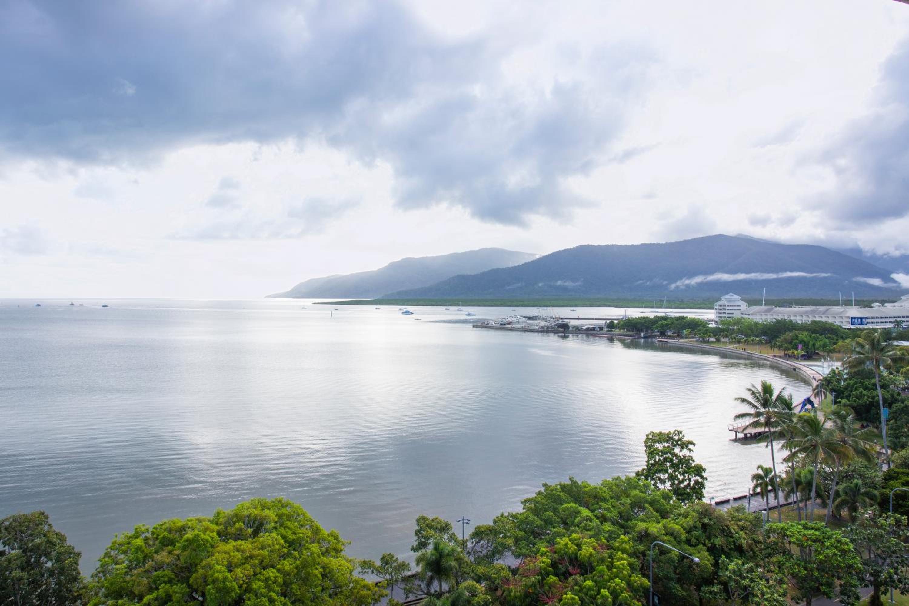 Three-Bedroom Apartment with Ocean View - Photo 4