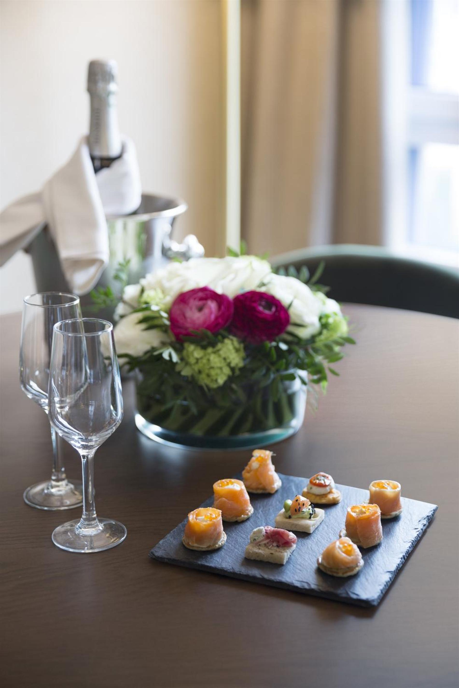 Premium Suite - Photo 9