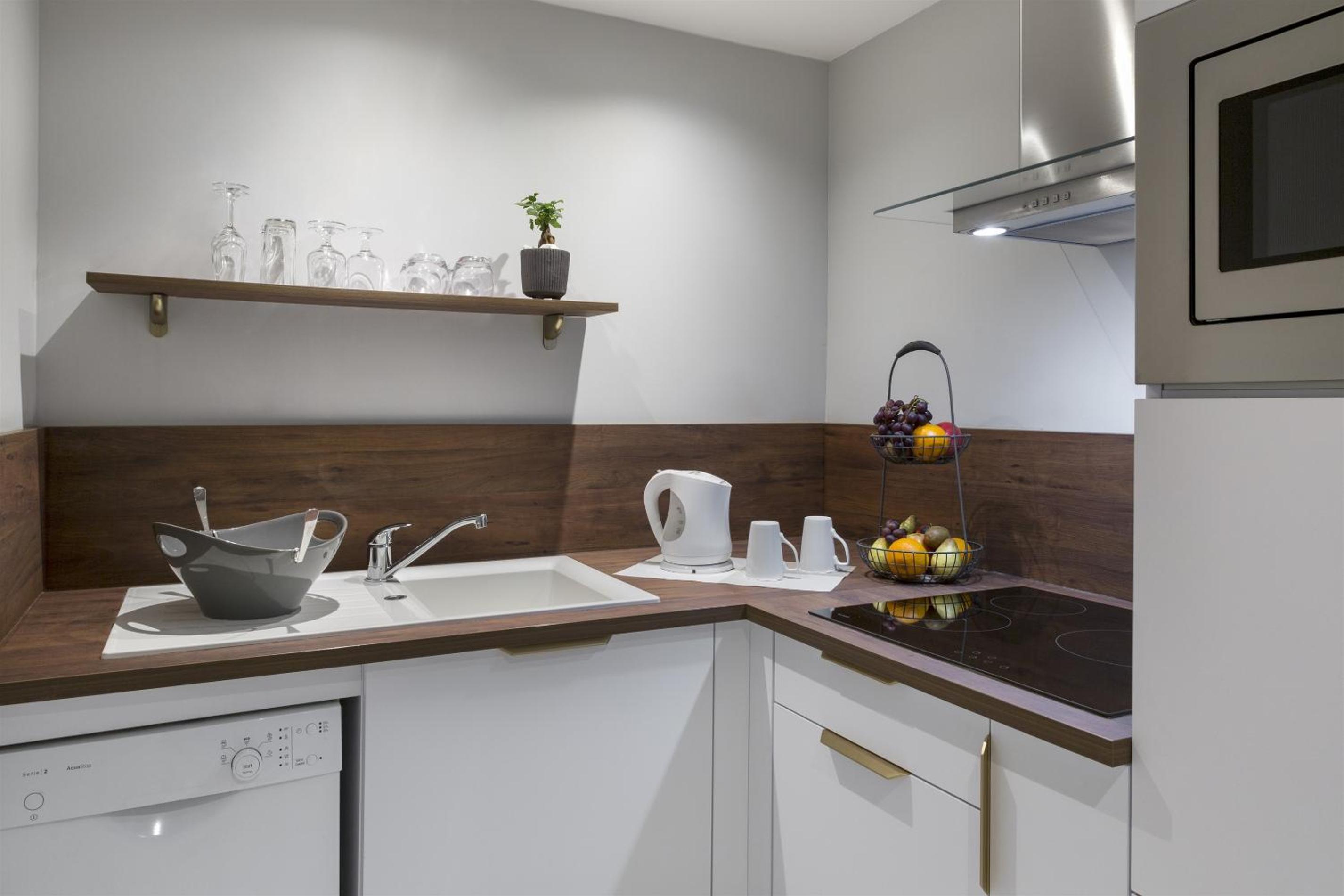 Premium Suite - Photo 5