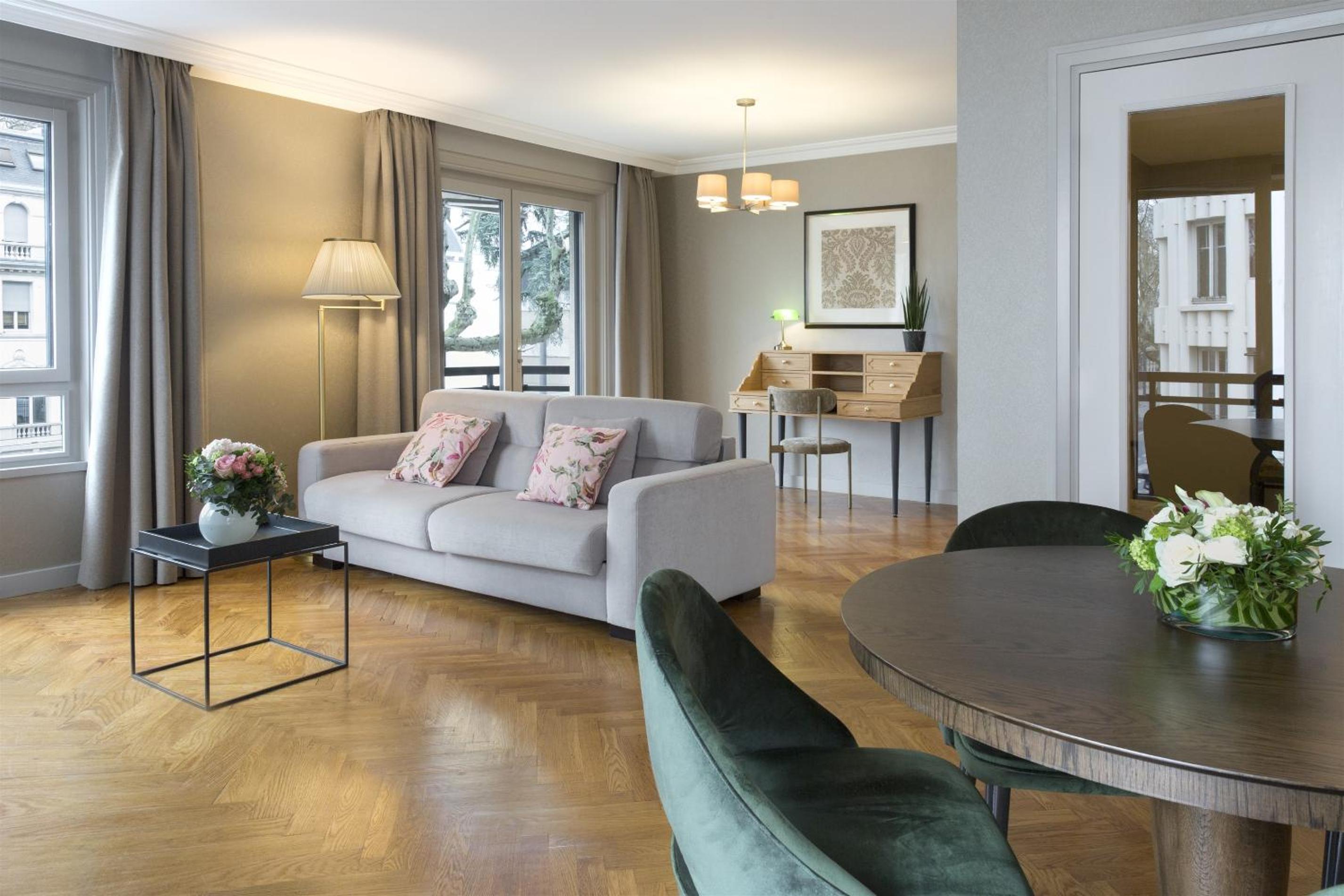 Executive Suite - Photo 1