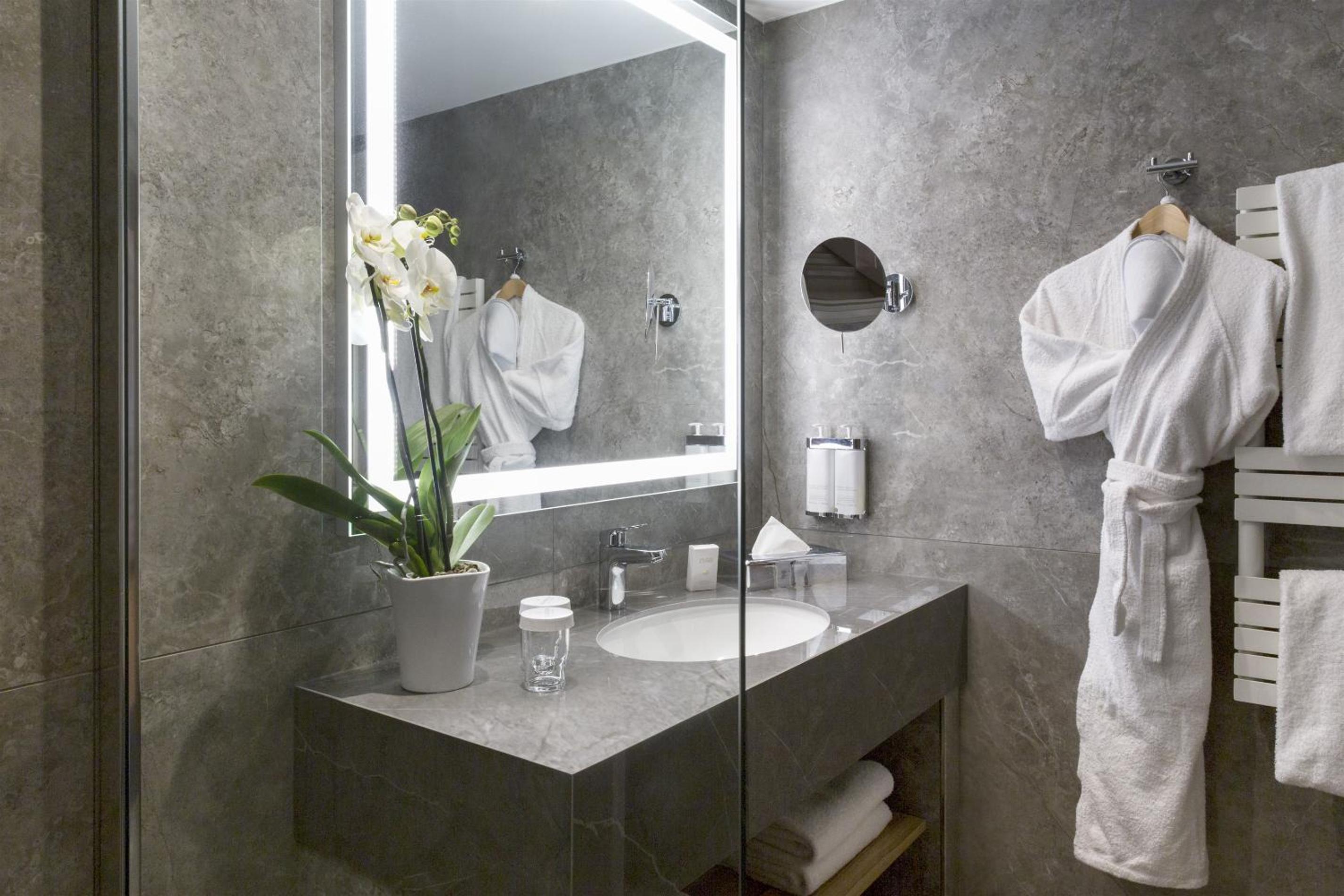 Privilege Suite - Photo 6