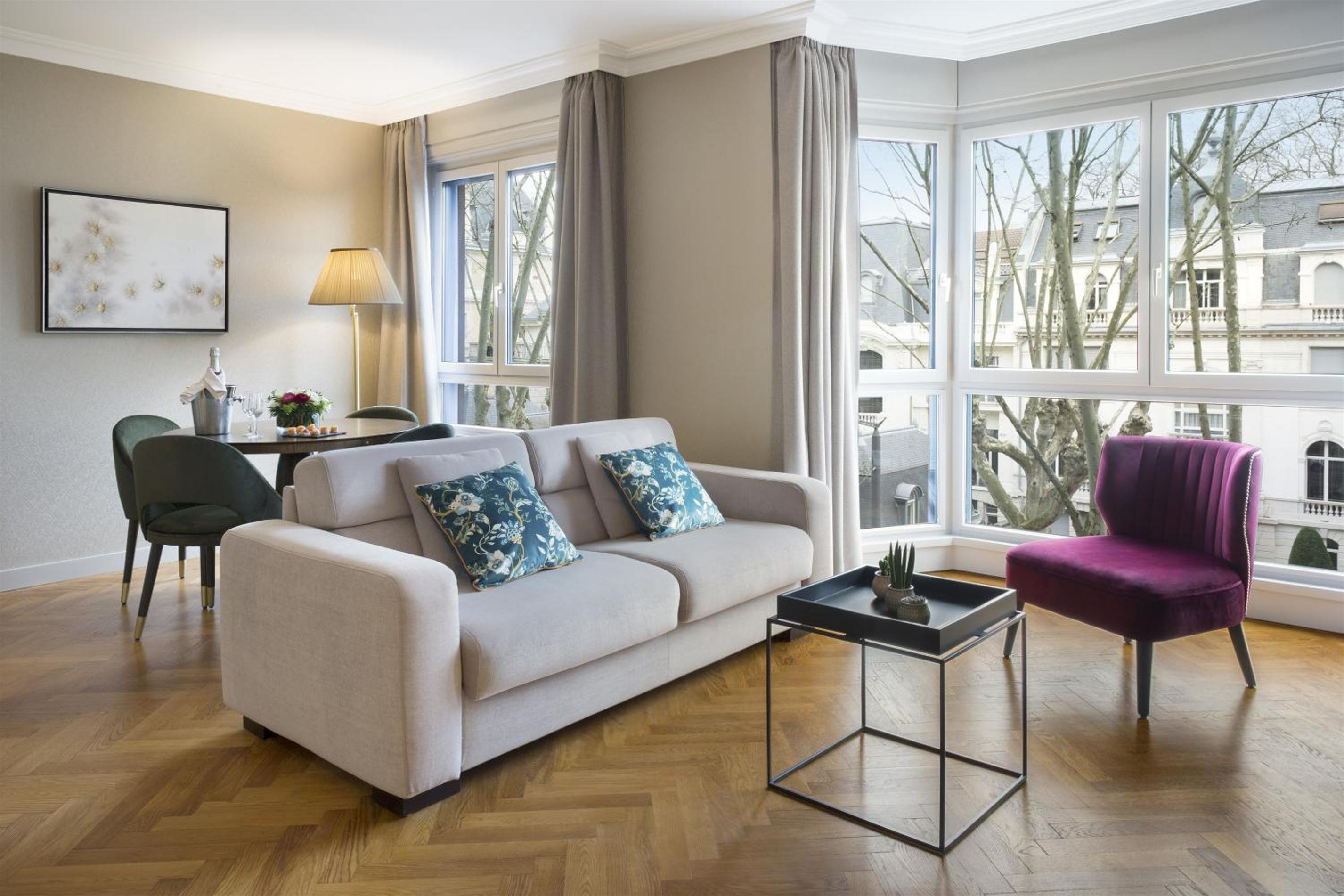 Premium Suite - Photo 2