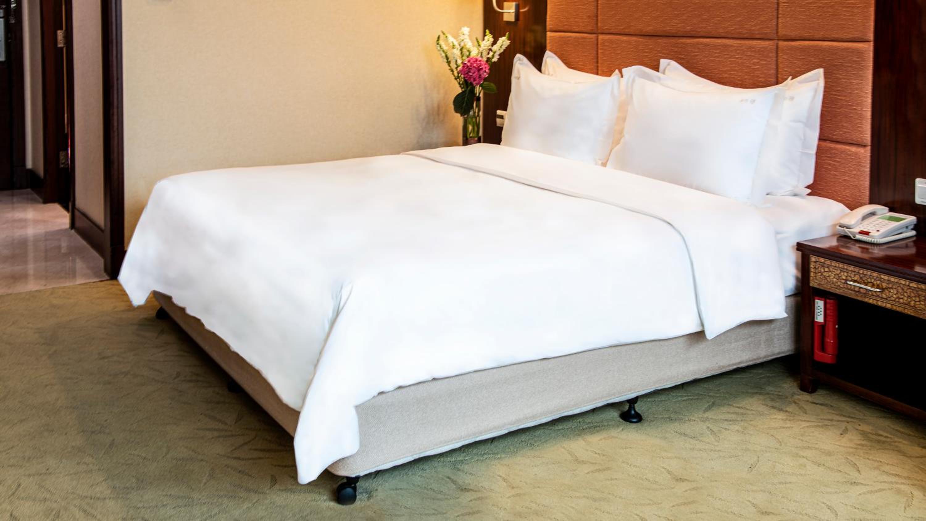 Premium King Room - Lounge Access - Photo 3