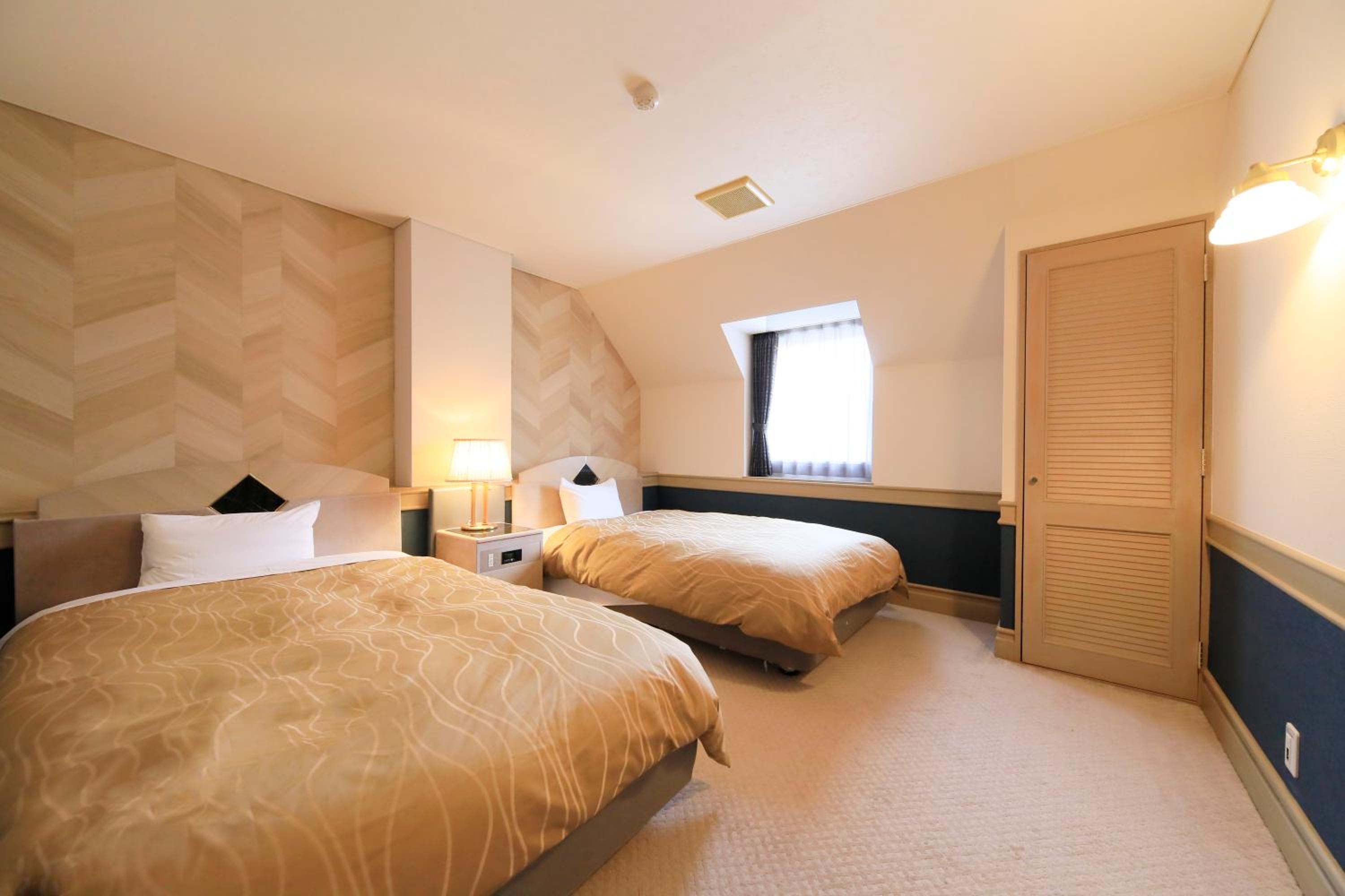 Standard Family Room - Photo 2