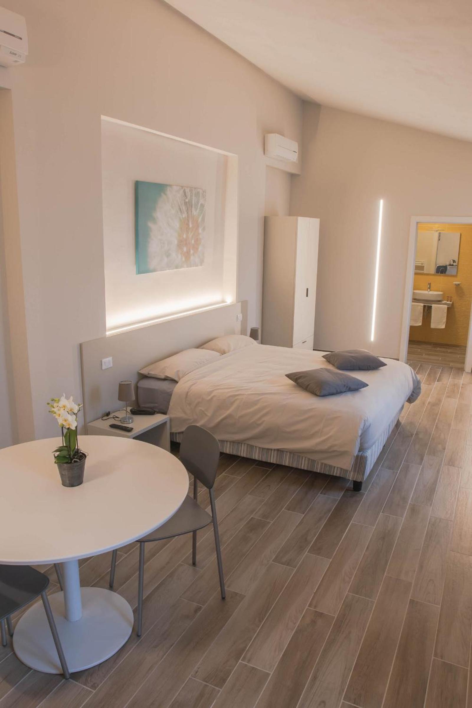Deluxe Room - Photo 1