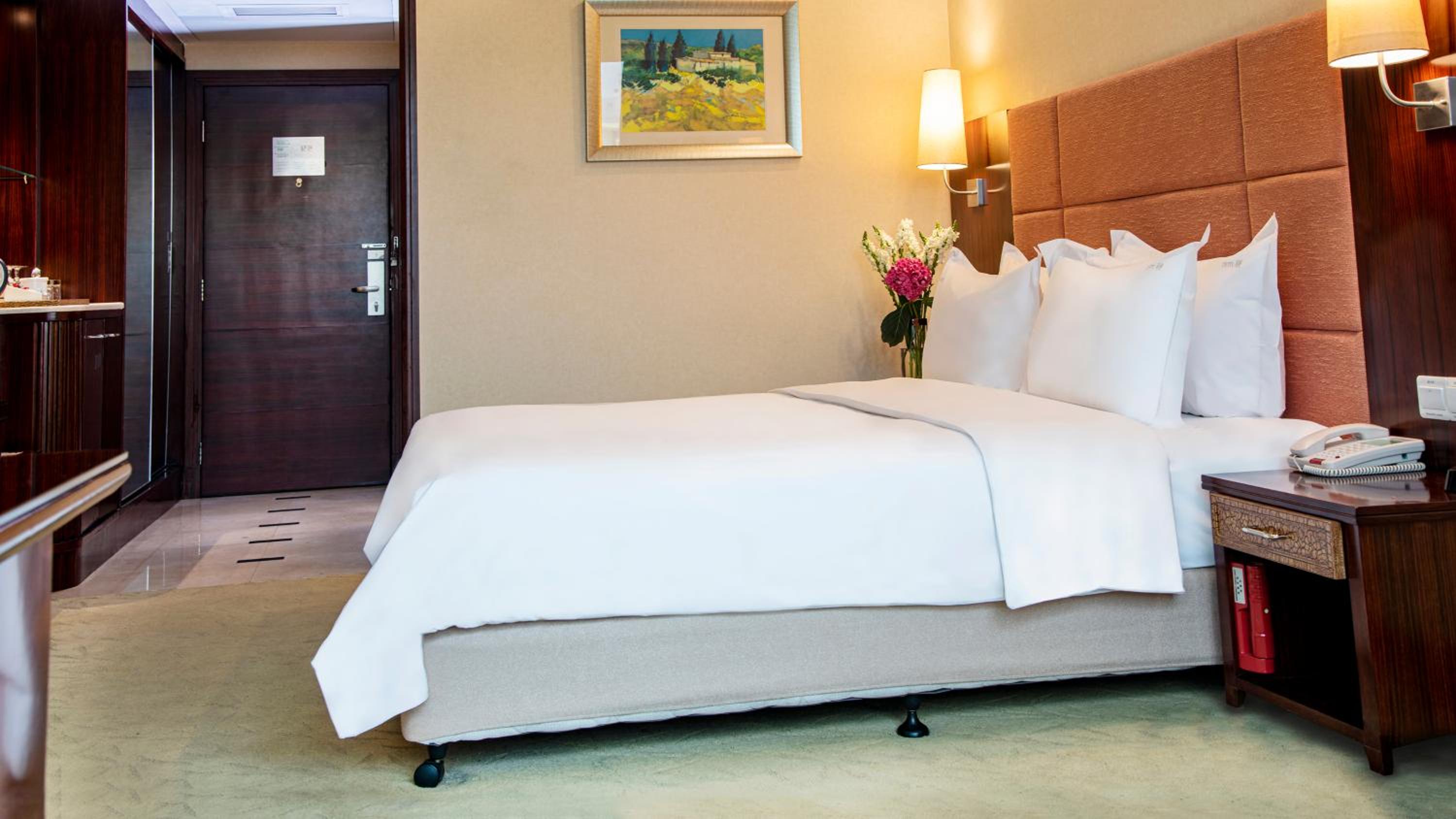 Premium King Room - Lounge Access - Photo 2