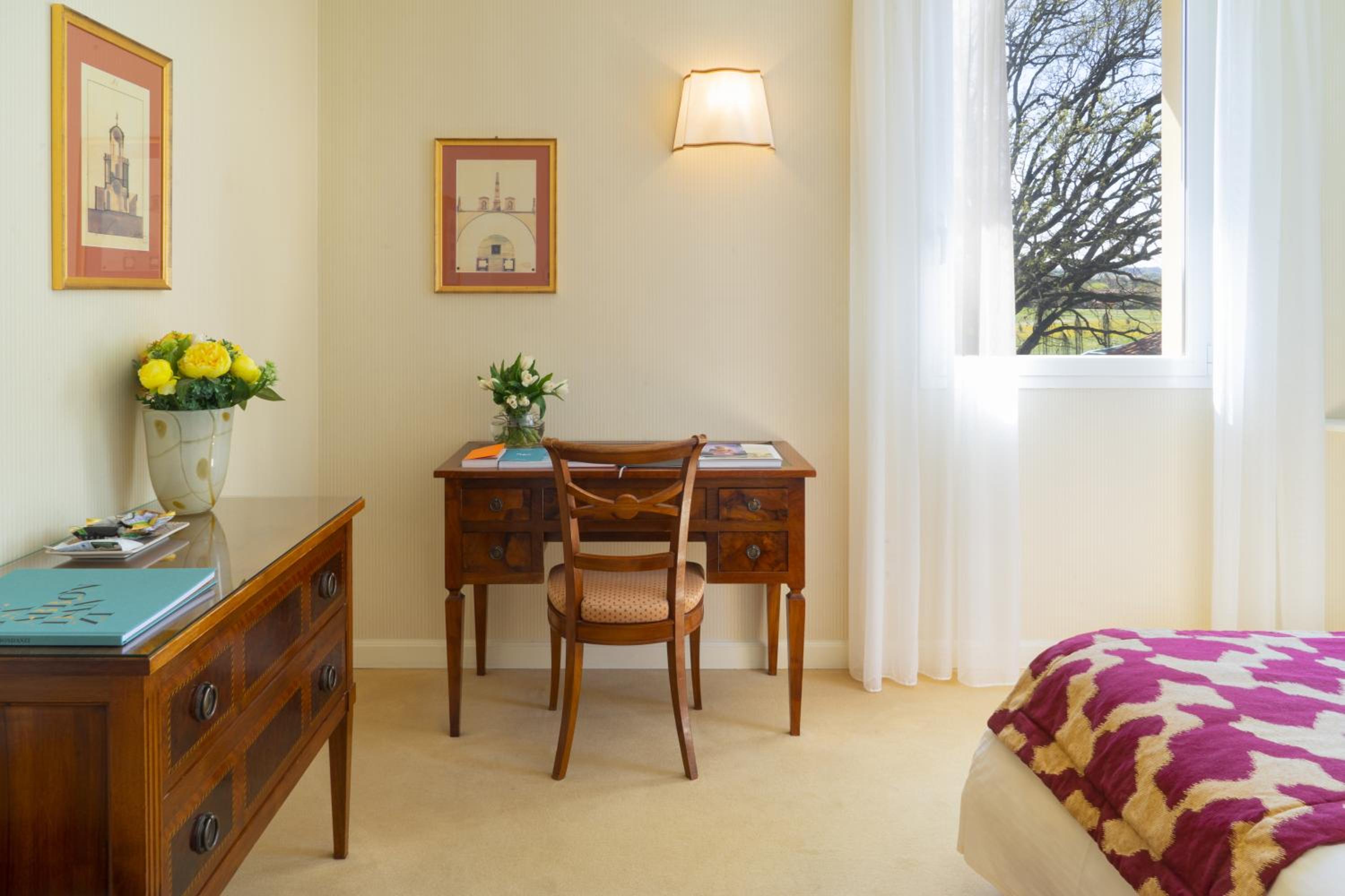 Standard Deluxe Room - Photo 2