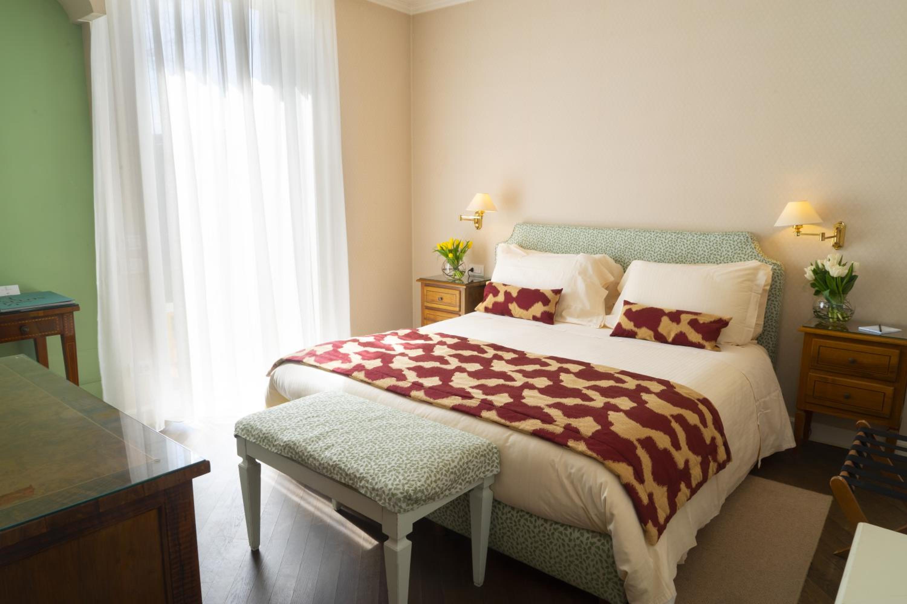Standard Deluxe Room - Photo 4