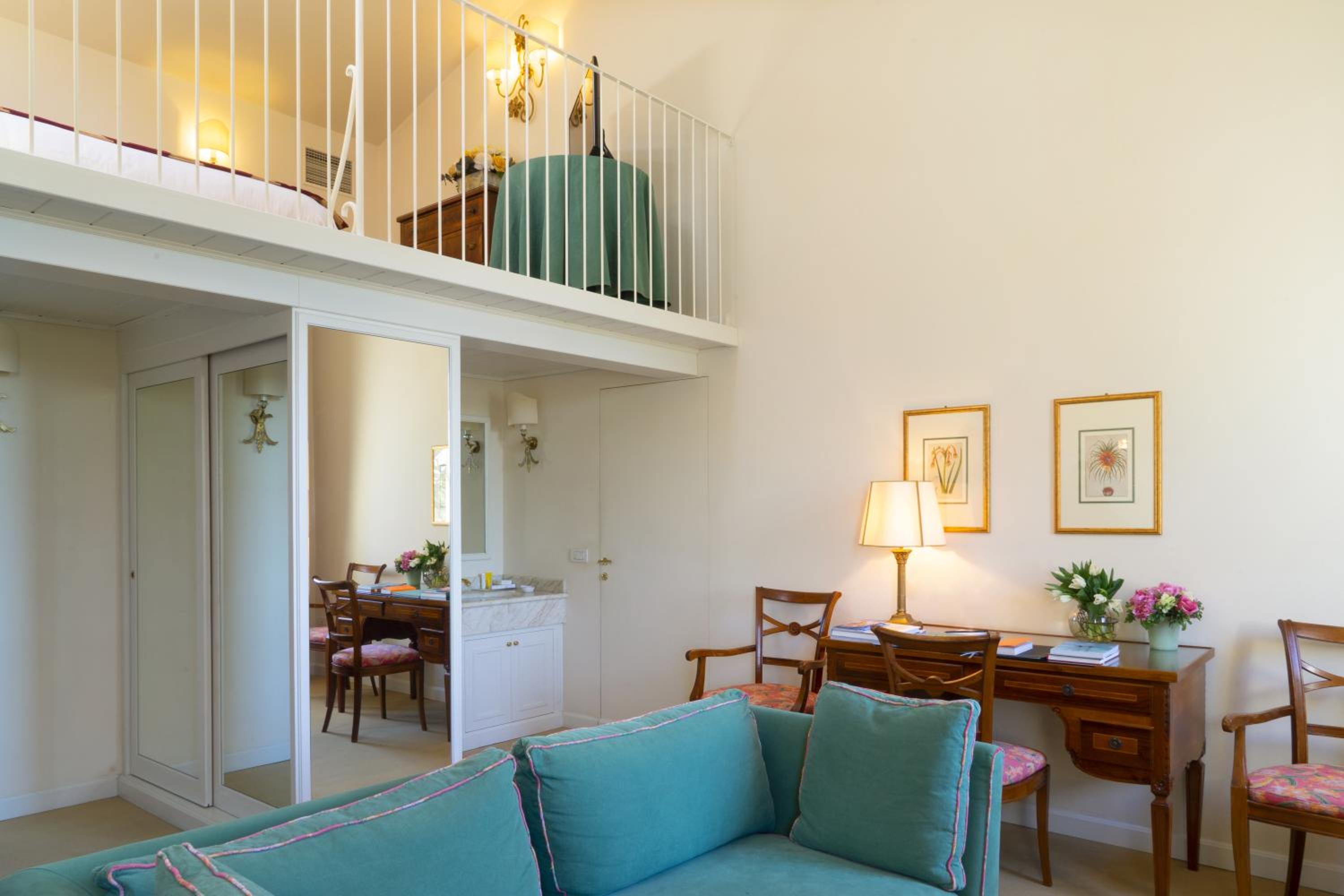 Executive Suite - Photo 7