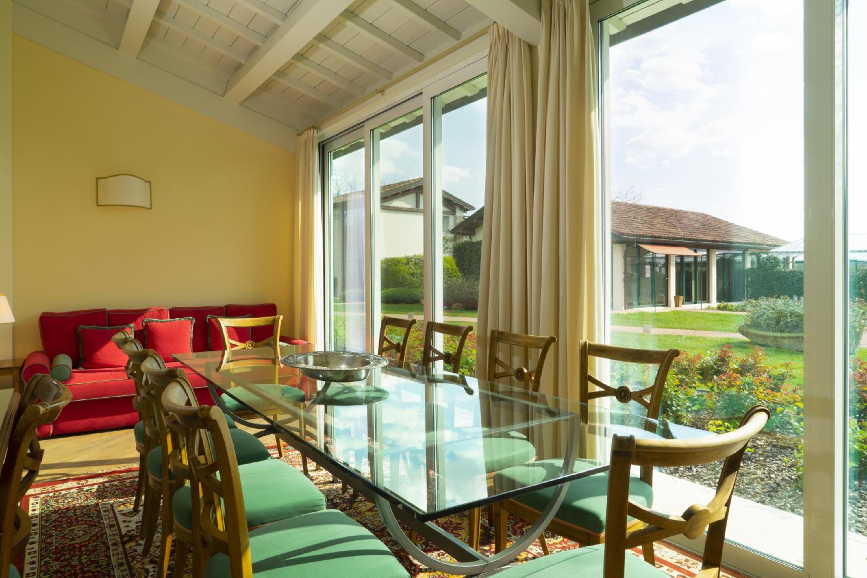 Executive Suite - Photo 4