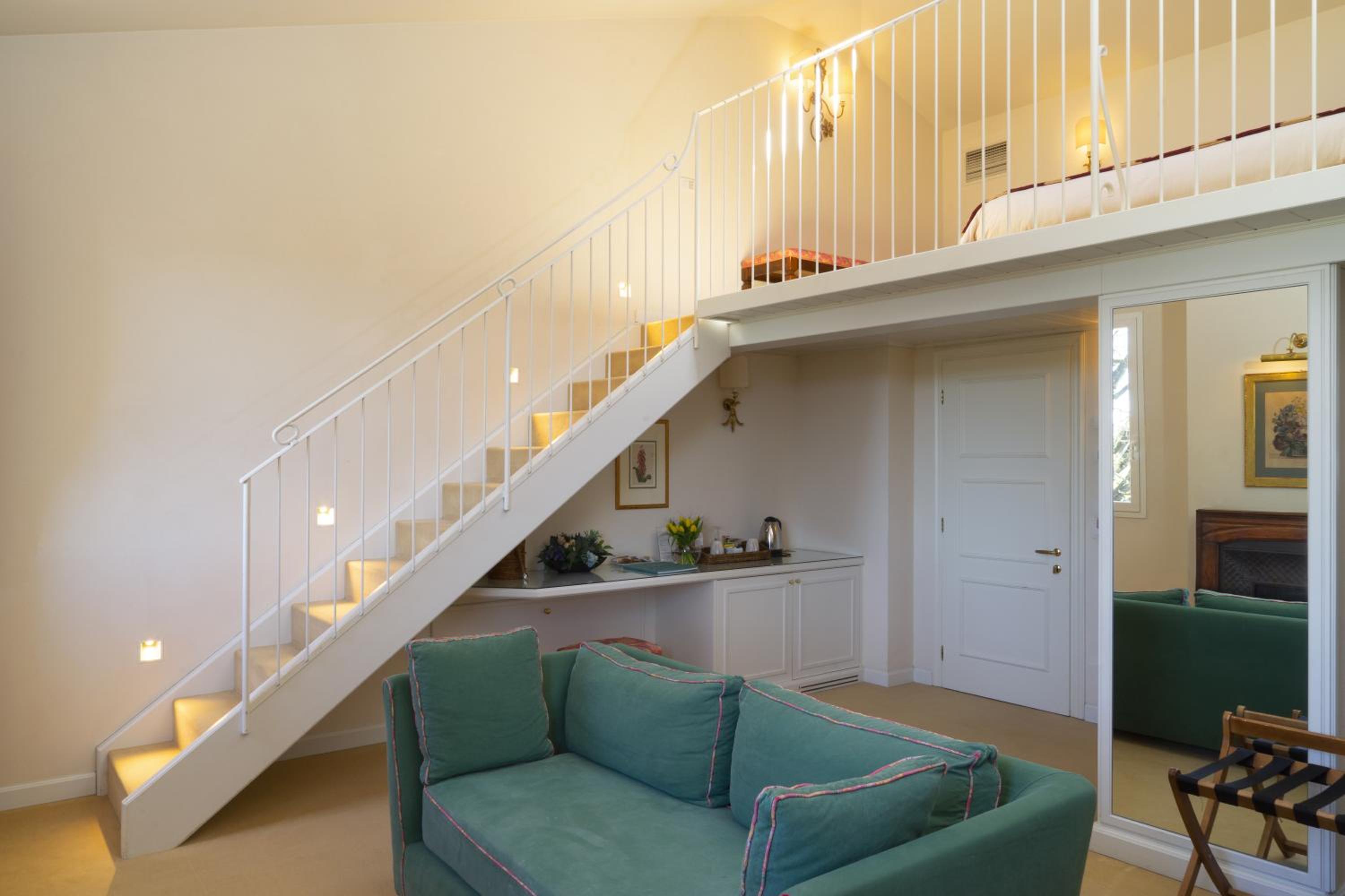 Executive Suite - Photo 8