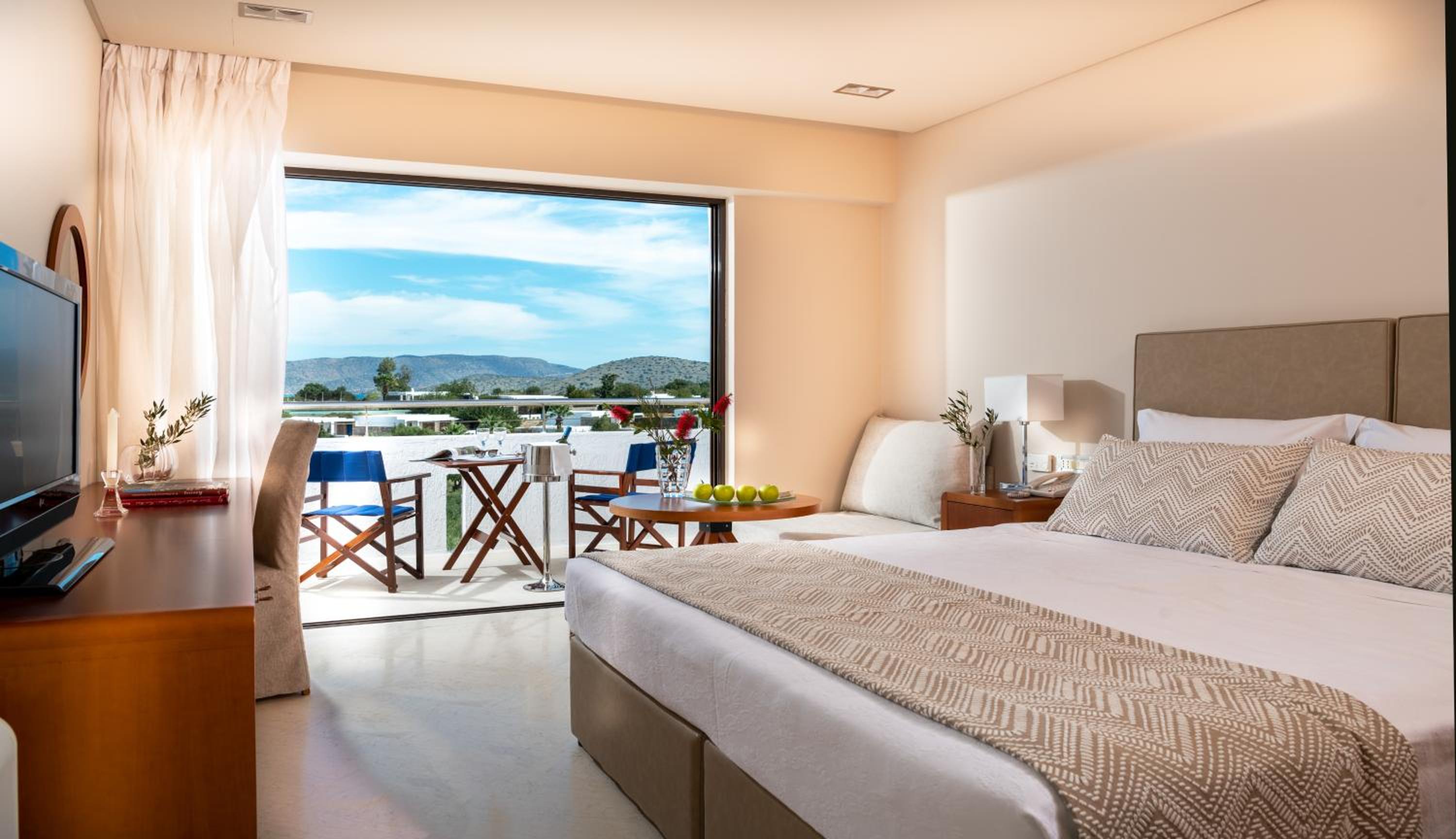 Classic Double Room with Partial Sea View - Photo 1