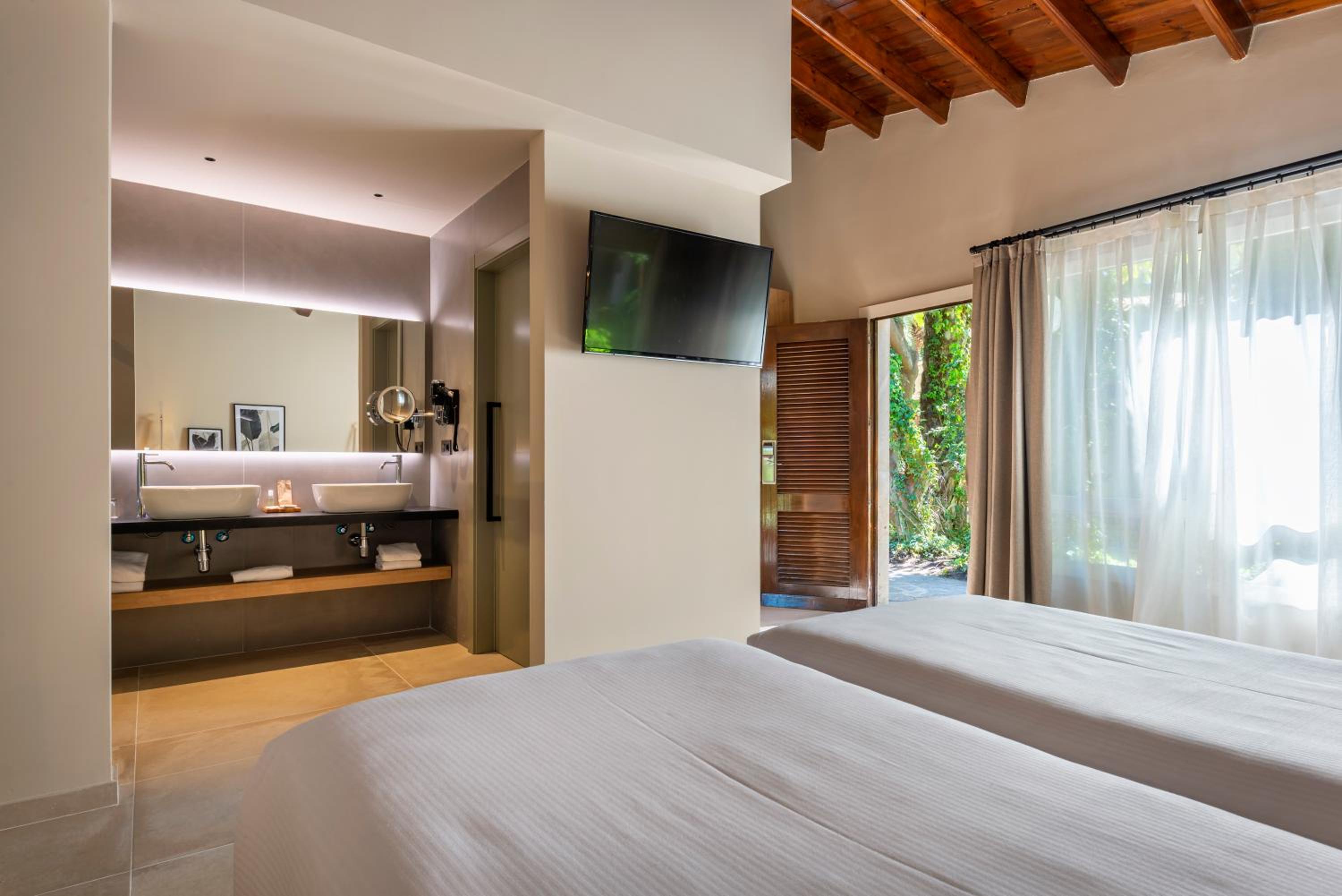 Double Room Oasis 2 (2 Adults) - Photo 8
