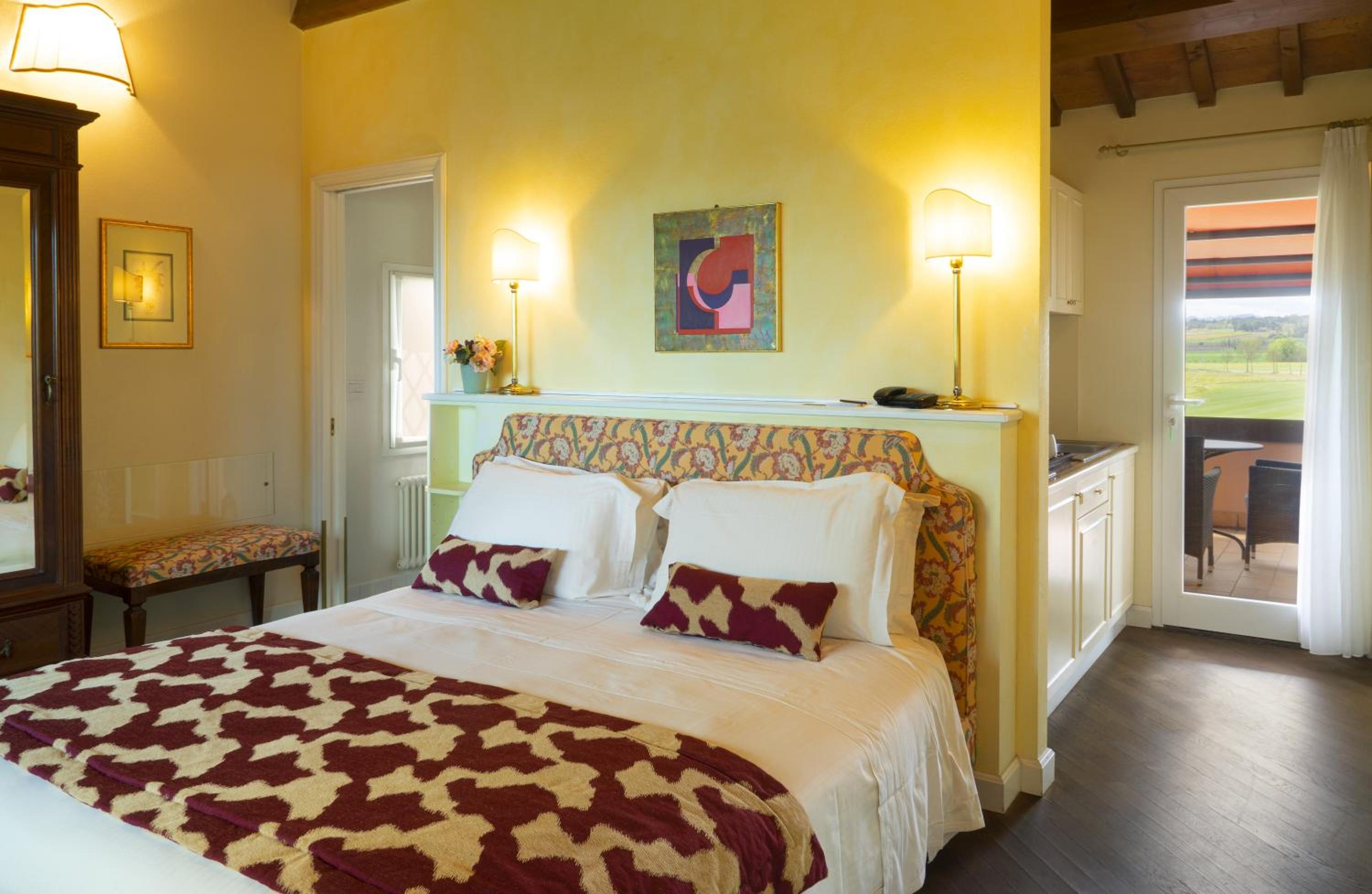 Deluxe Suite - Photo 2