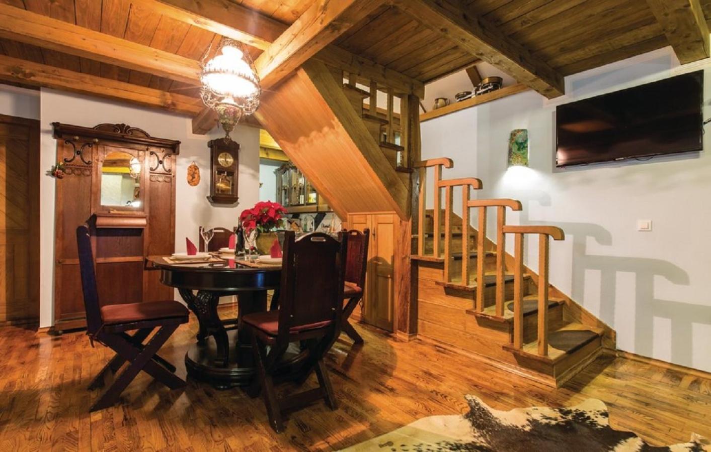 Three-Bedroom House photo 2