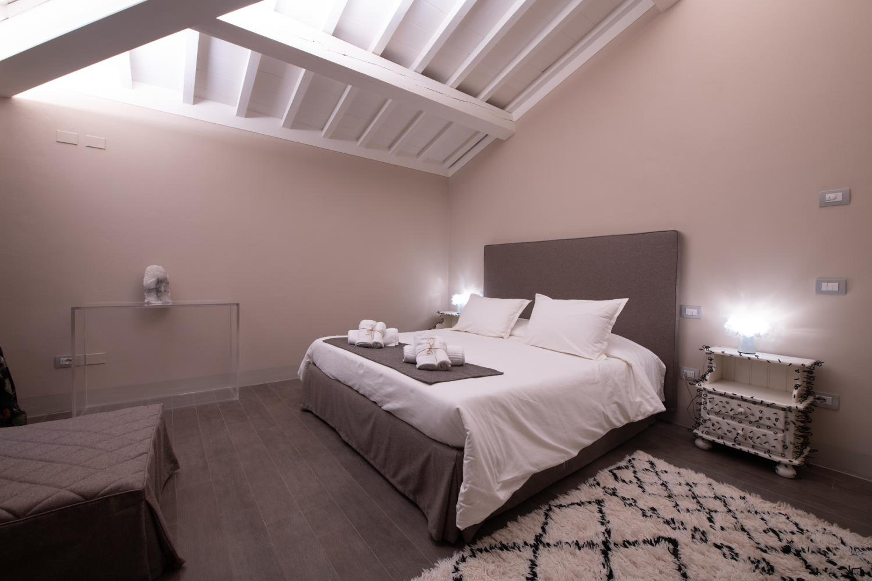 Five-Bedroom House photo 2