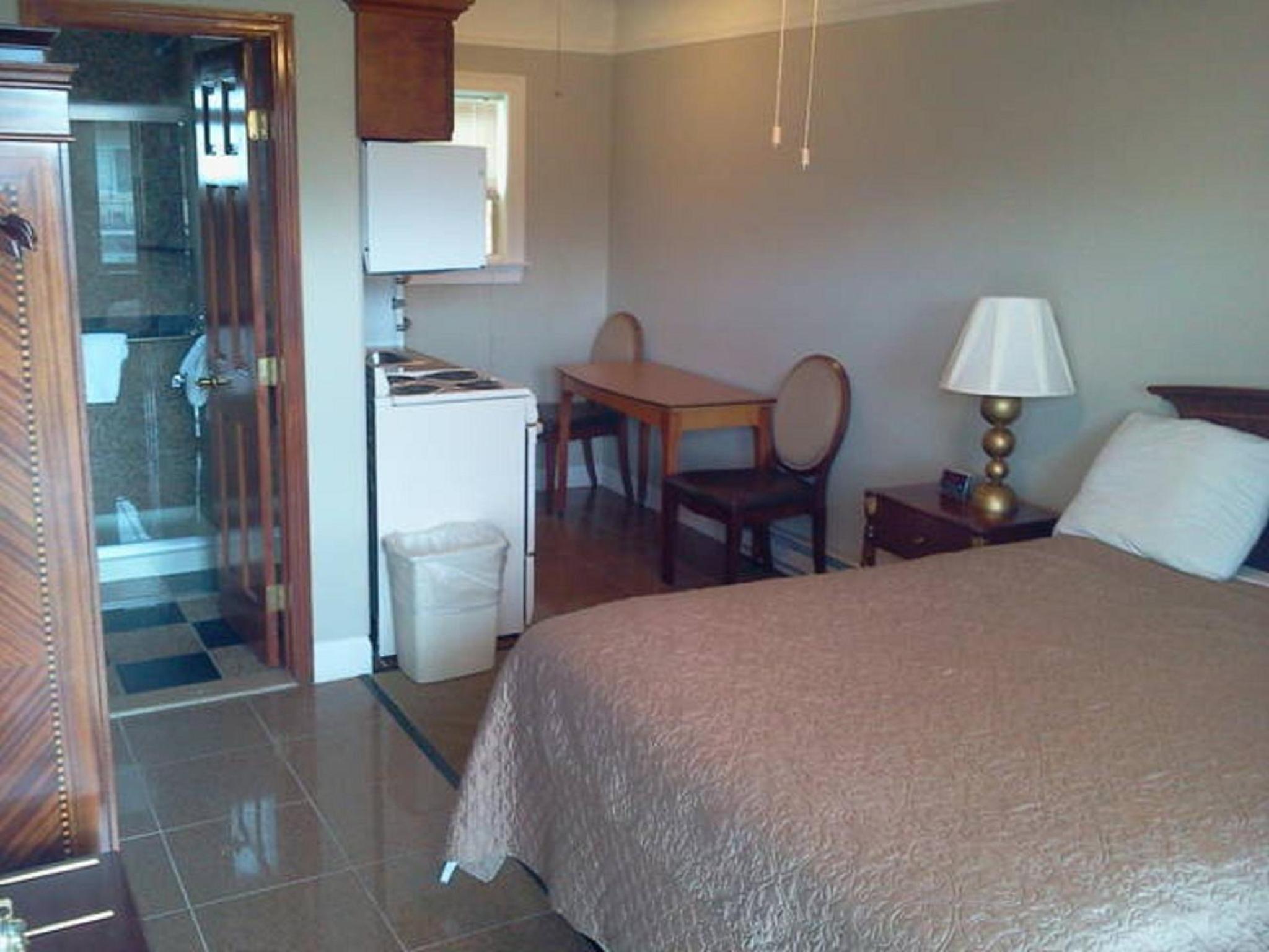 Standard King Room photo 1