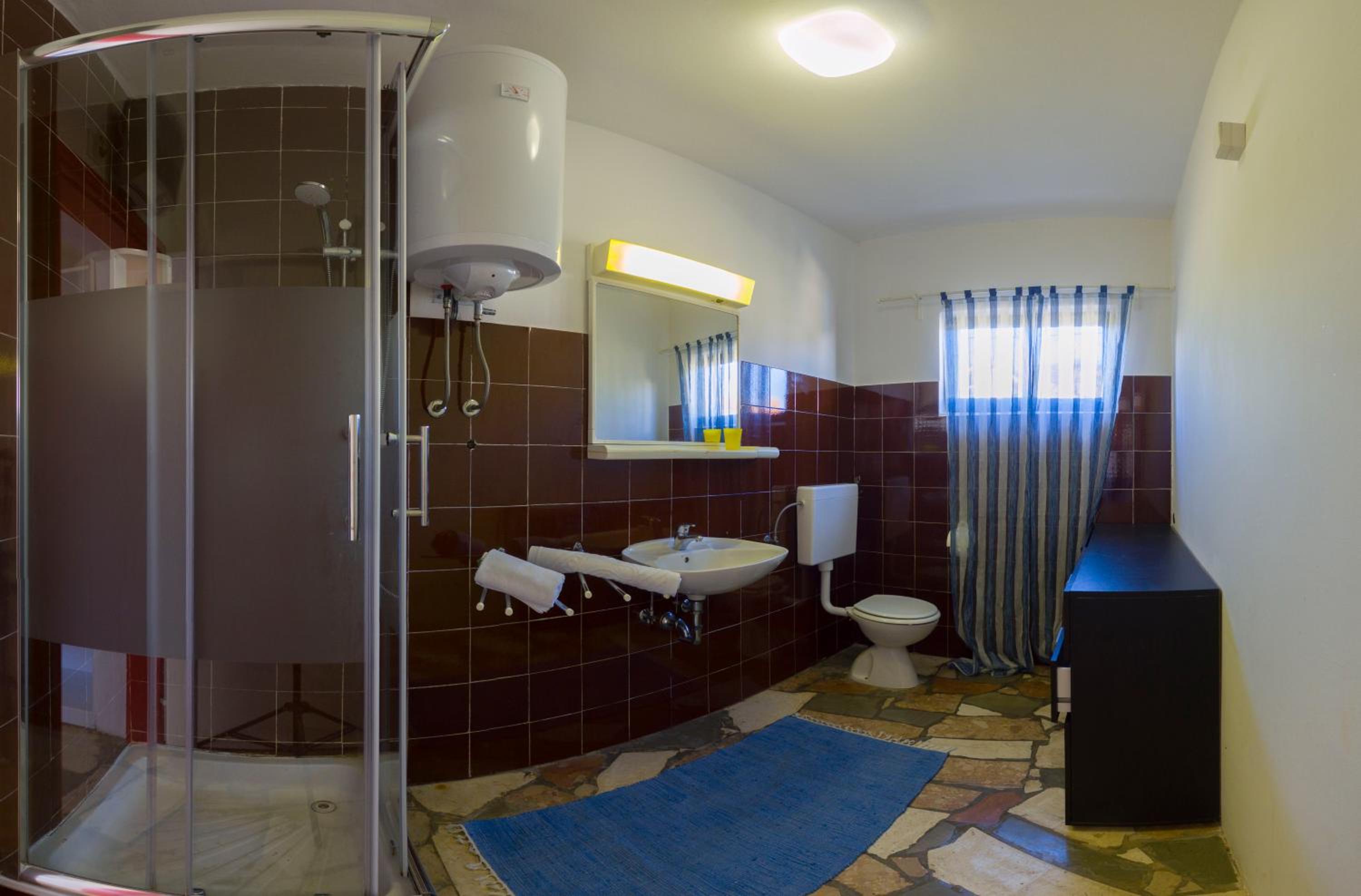 Three-Bedroom Apartment With Terrace photo 3