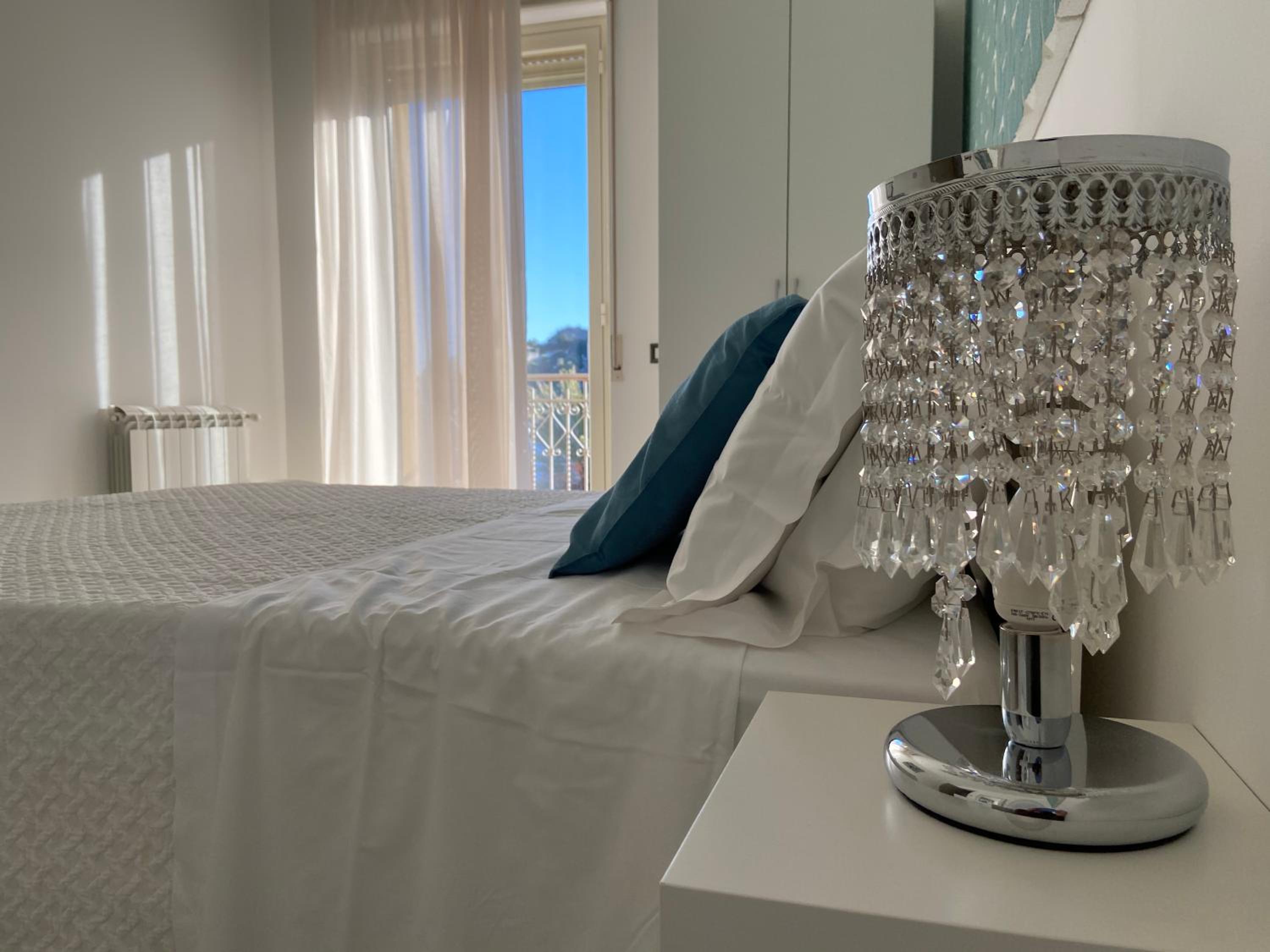 Two-Bedroom Apartment with Balcony and Sea View - Photo 13