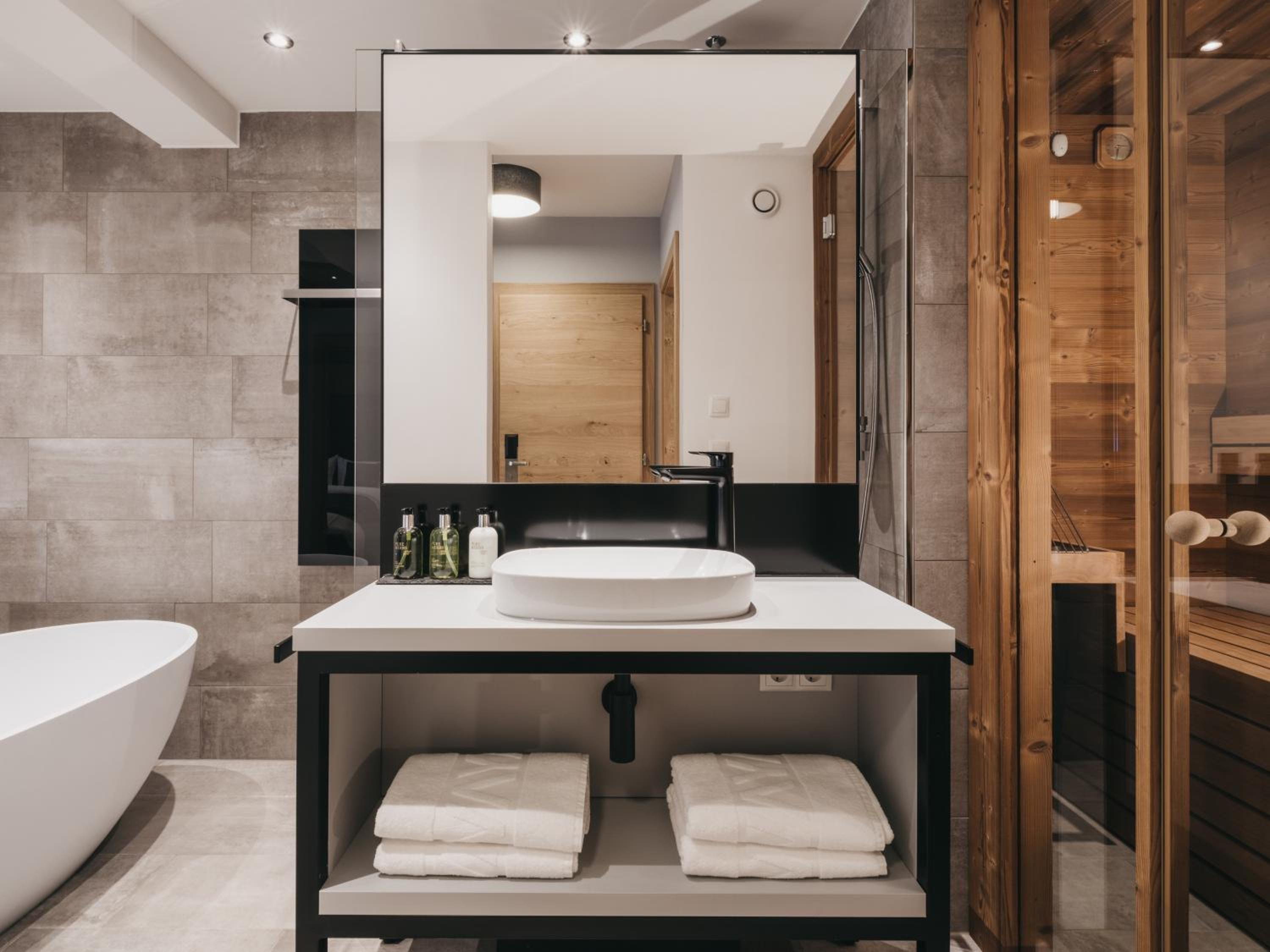One-Bedroom Suite Spa photo 3