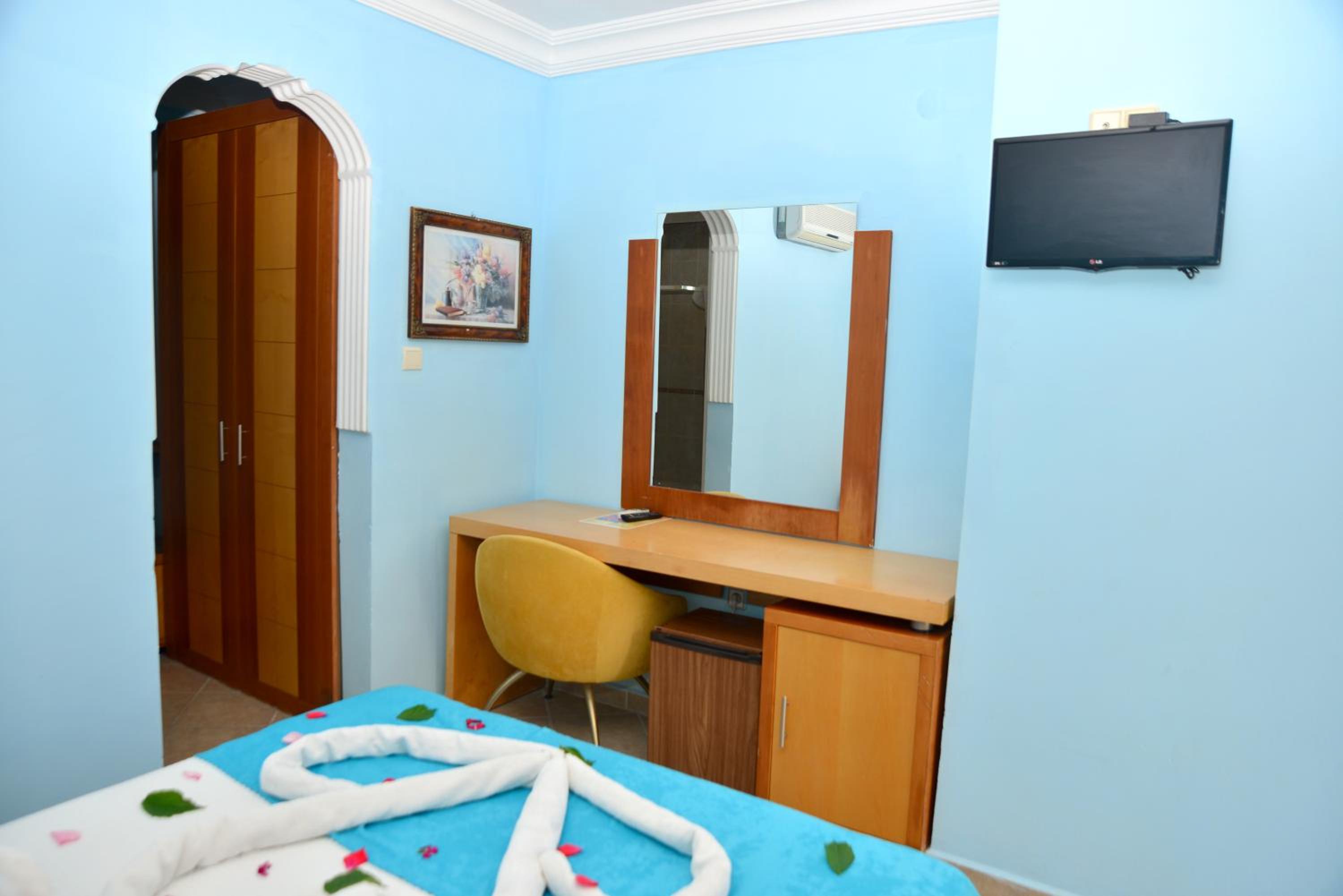 Standard Double or Twin Room photo 3