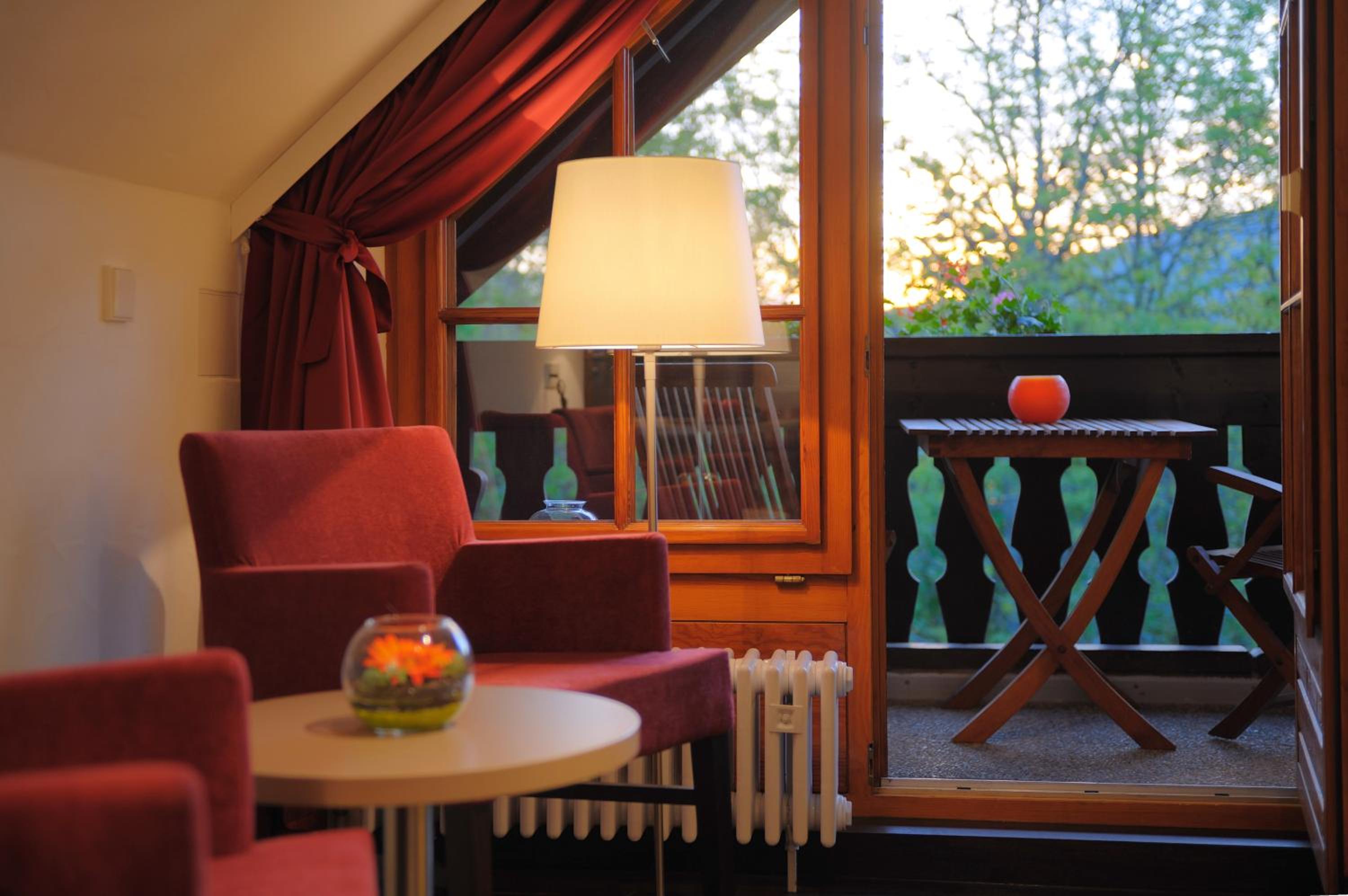 Elegance Double Room with lateral Lake View and Balcony - Photo 4