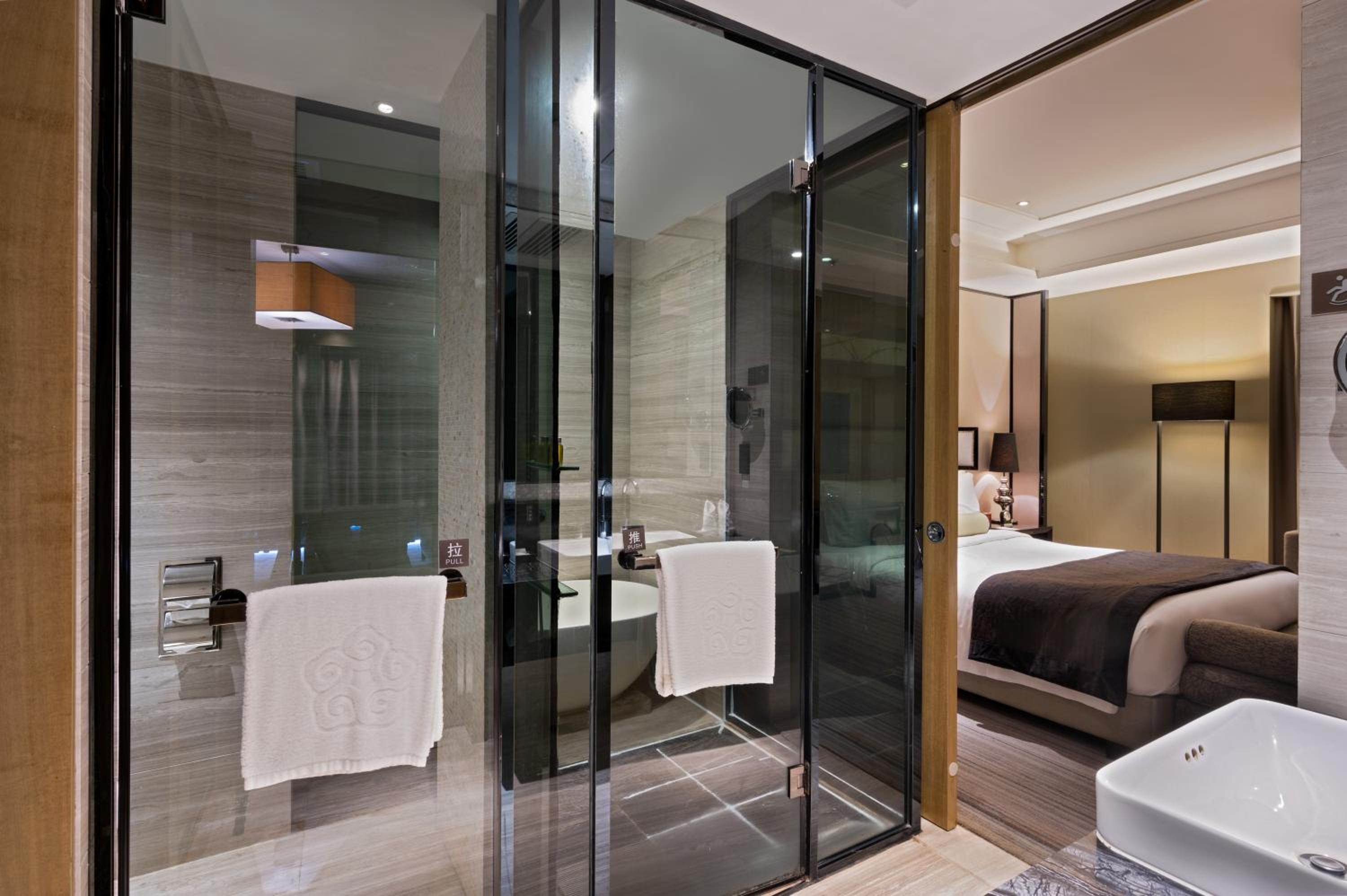 Deluxe Suite - Photo 5