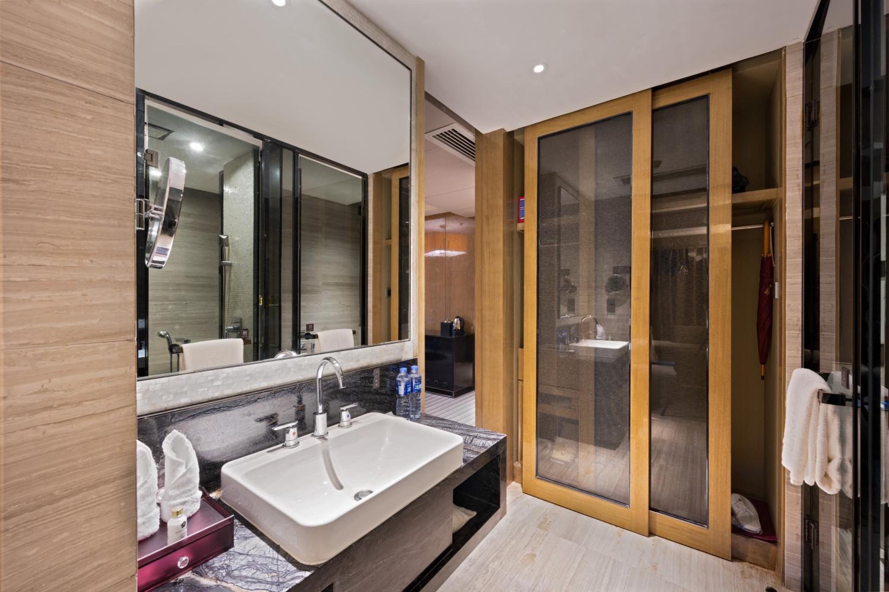 Deluxe Suite - Photo 4