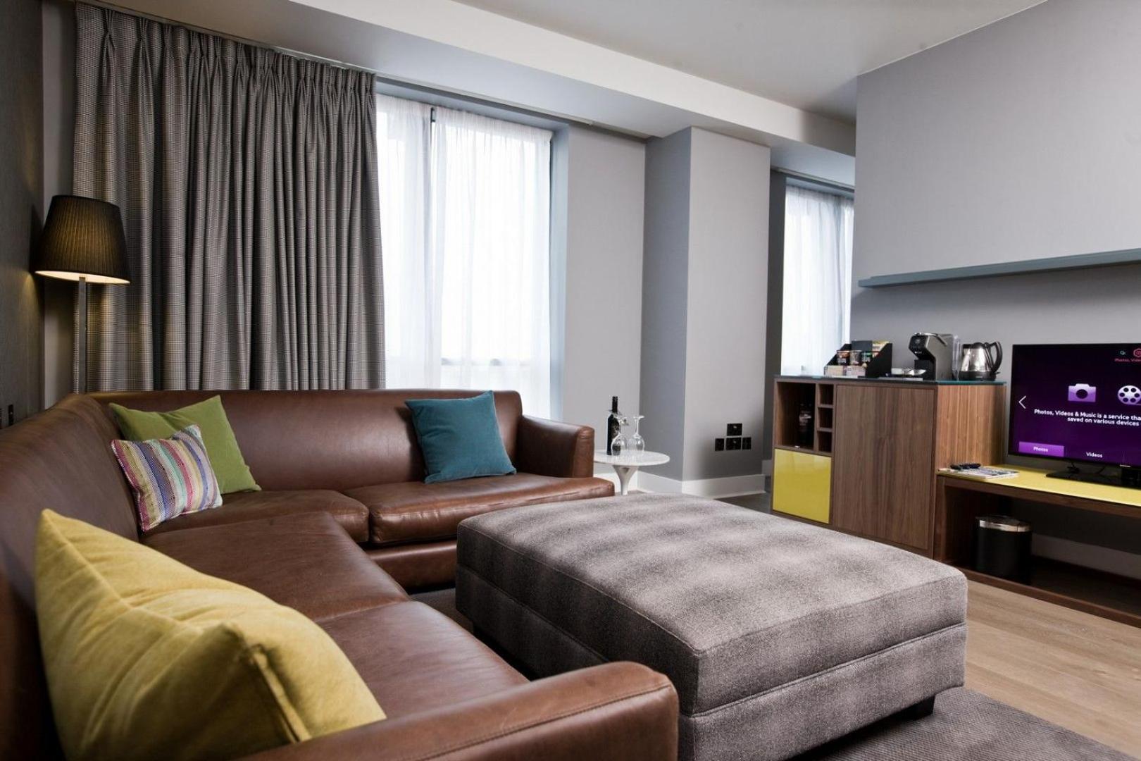 Suite - Photo 1