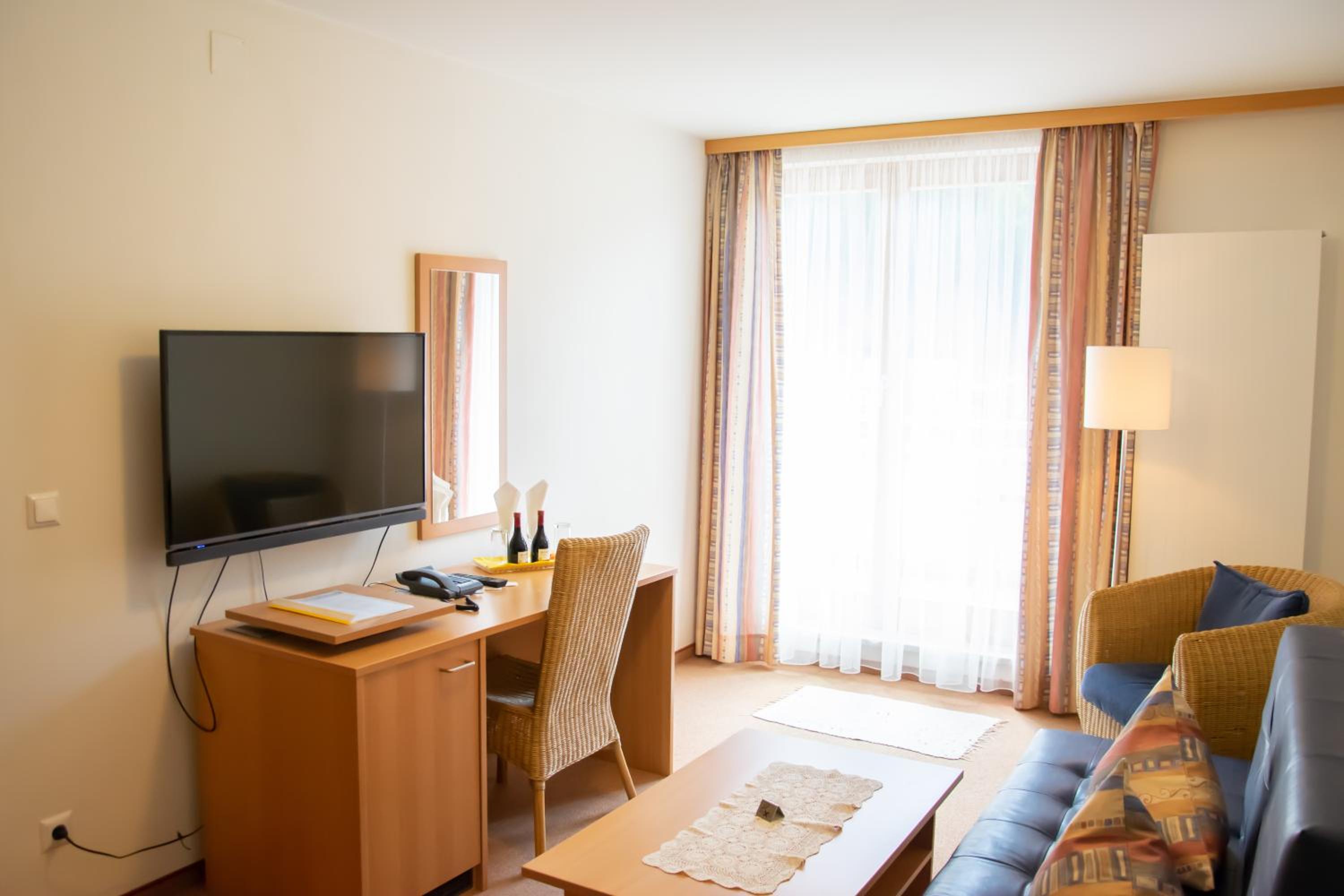 One-Bedroom Suite with Balcony - Photo 4