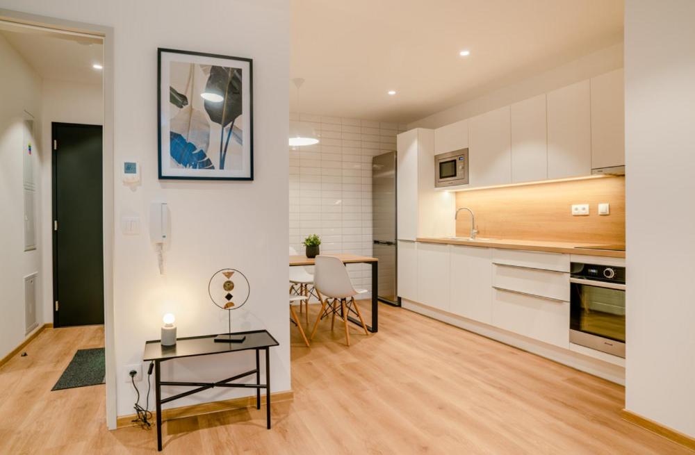 Apartment with Terrace - Photo 7