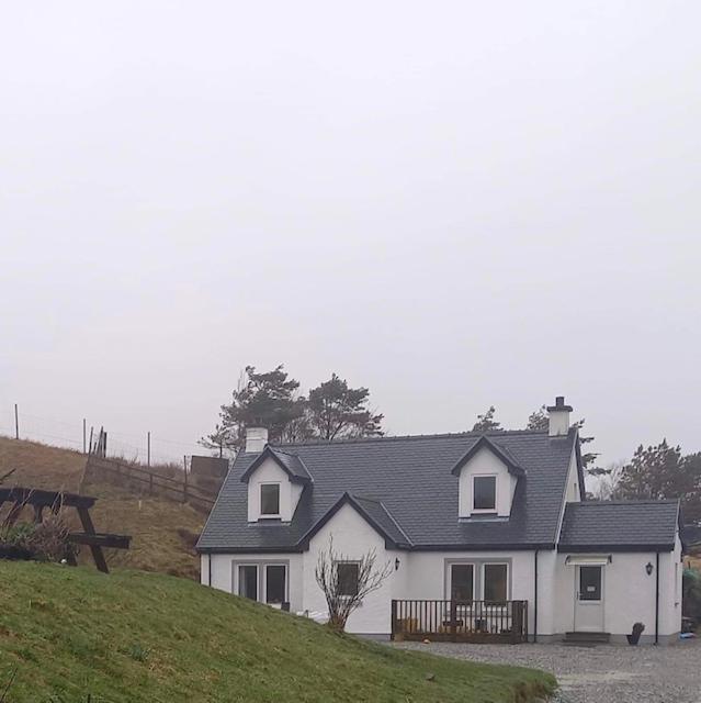 Three-Bedroom House photo 3