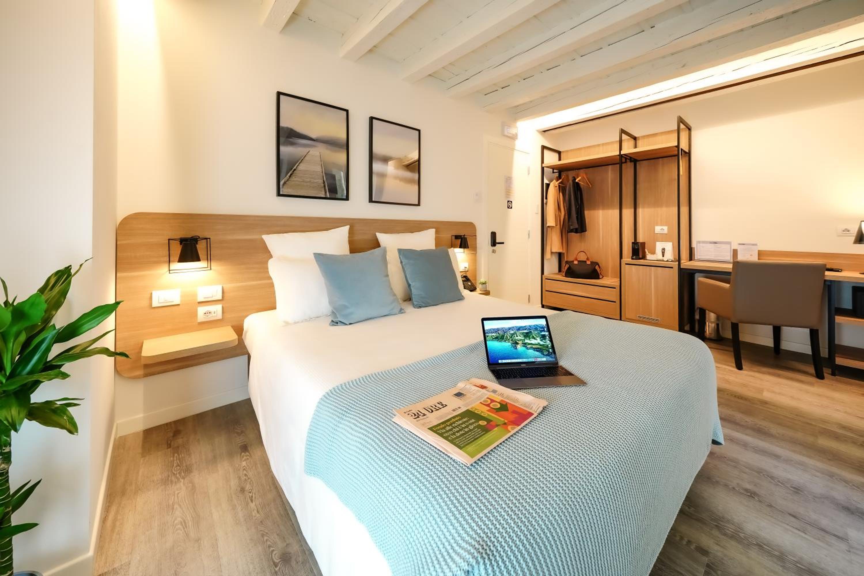 Deluxe Room - Photo 1