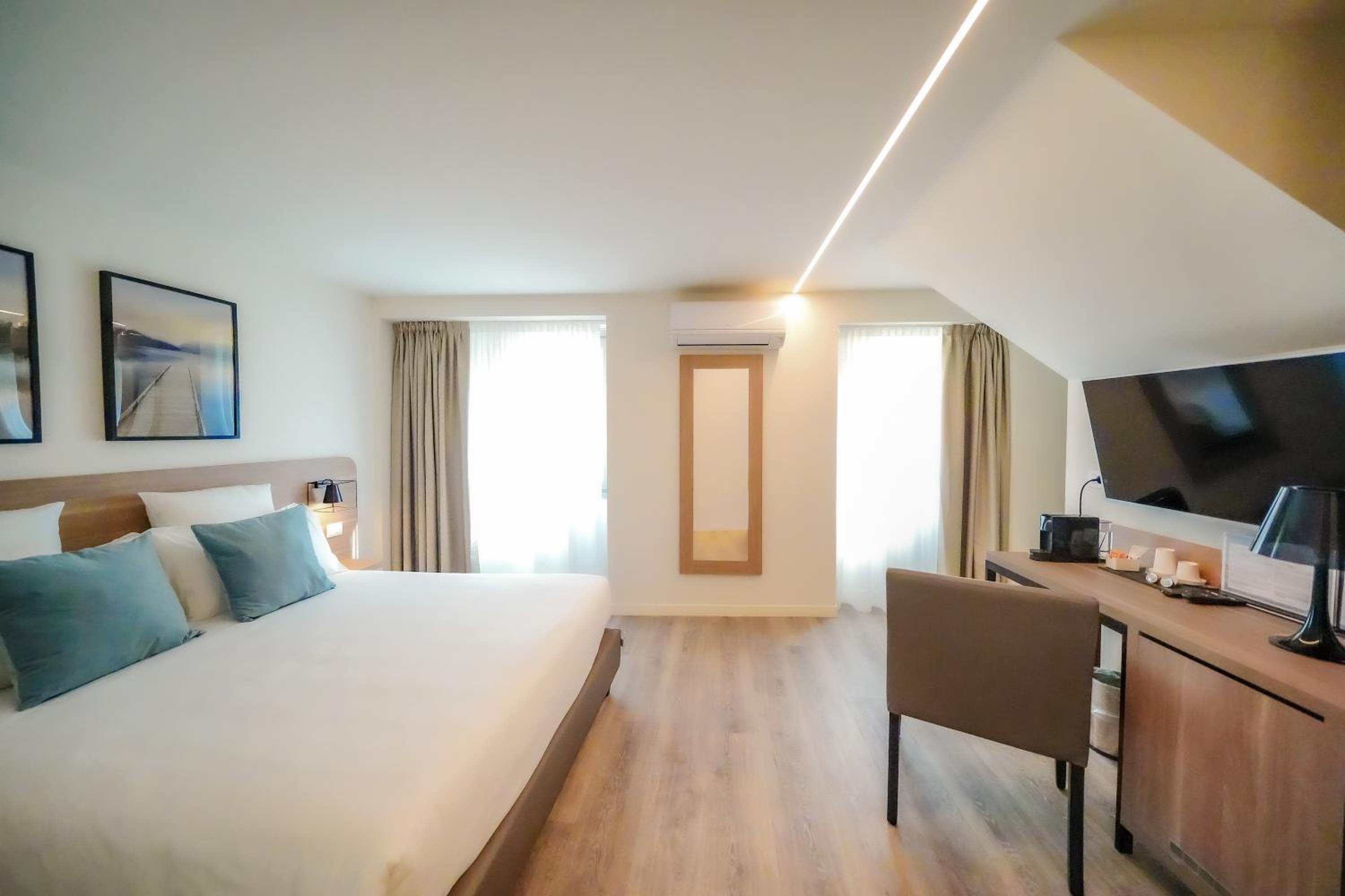 Deluxe Room - Photo 10
