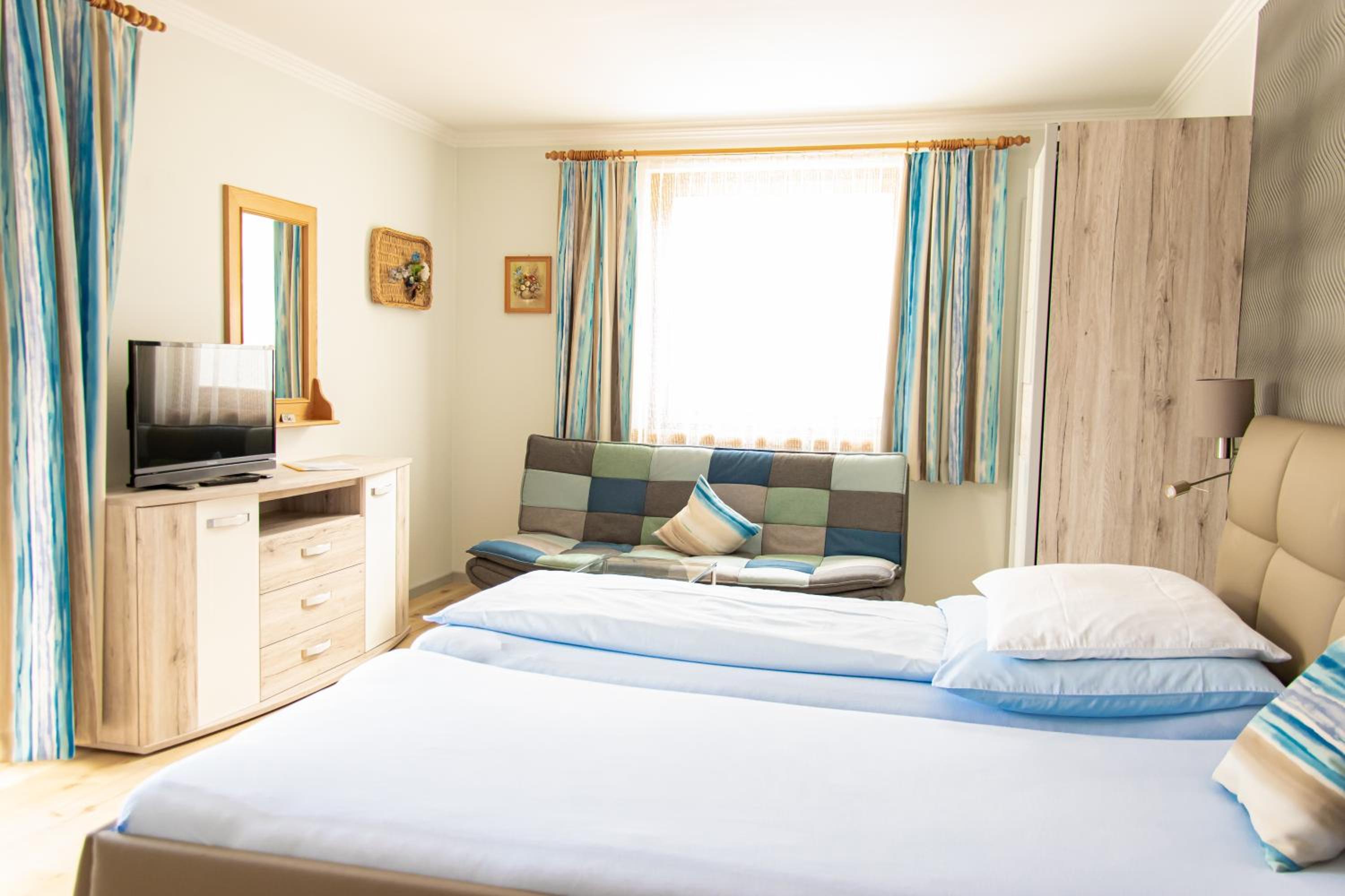 Double Room - Photo 8