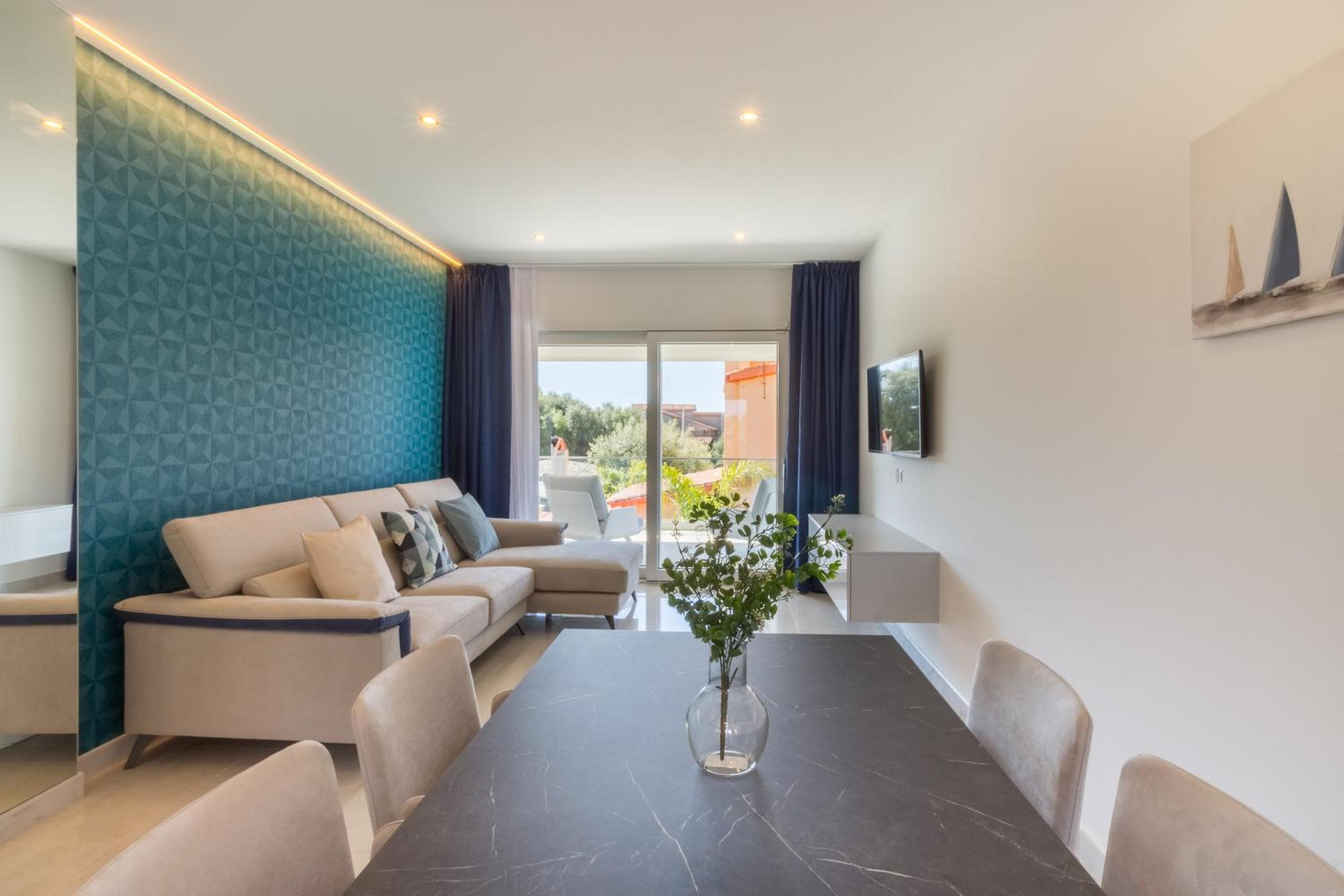 Two-Bedroom Deluxe Apartment with Garden View