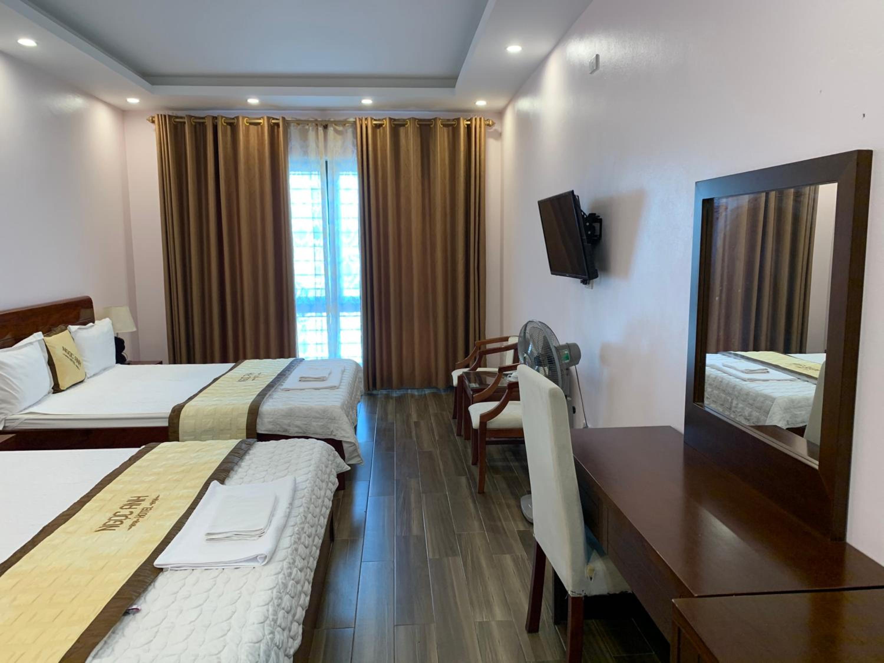 Quadruple Room with Mountain View photo 3