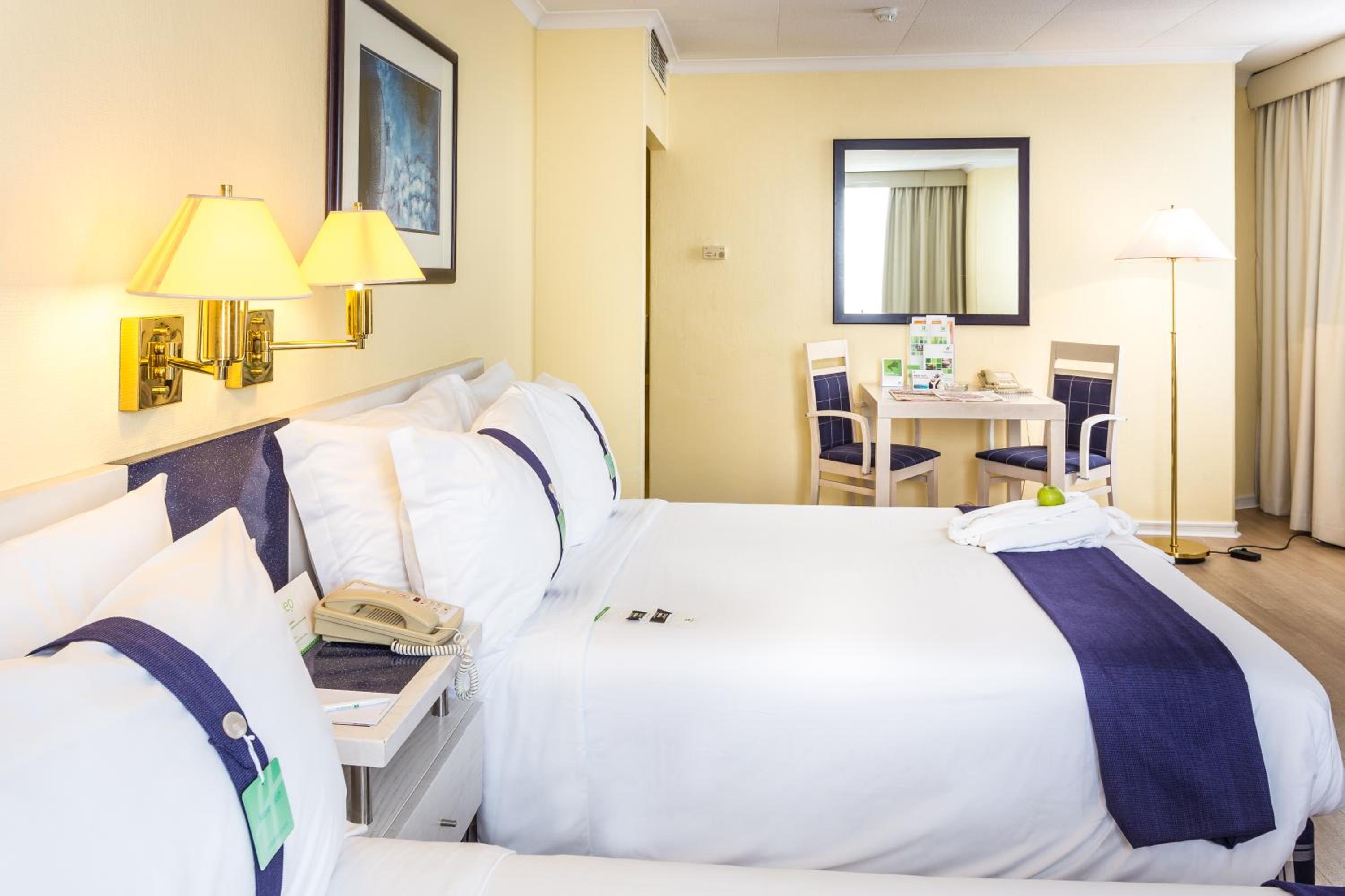 Standard Double Room with Two Double Beds and City View - Photo 3