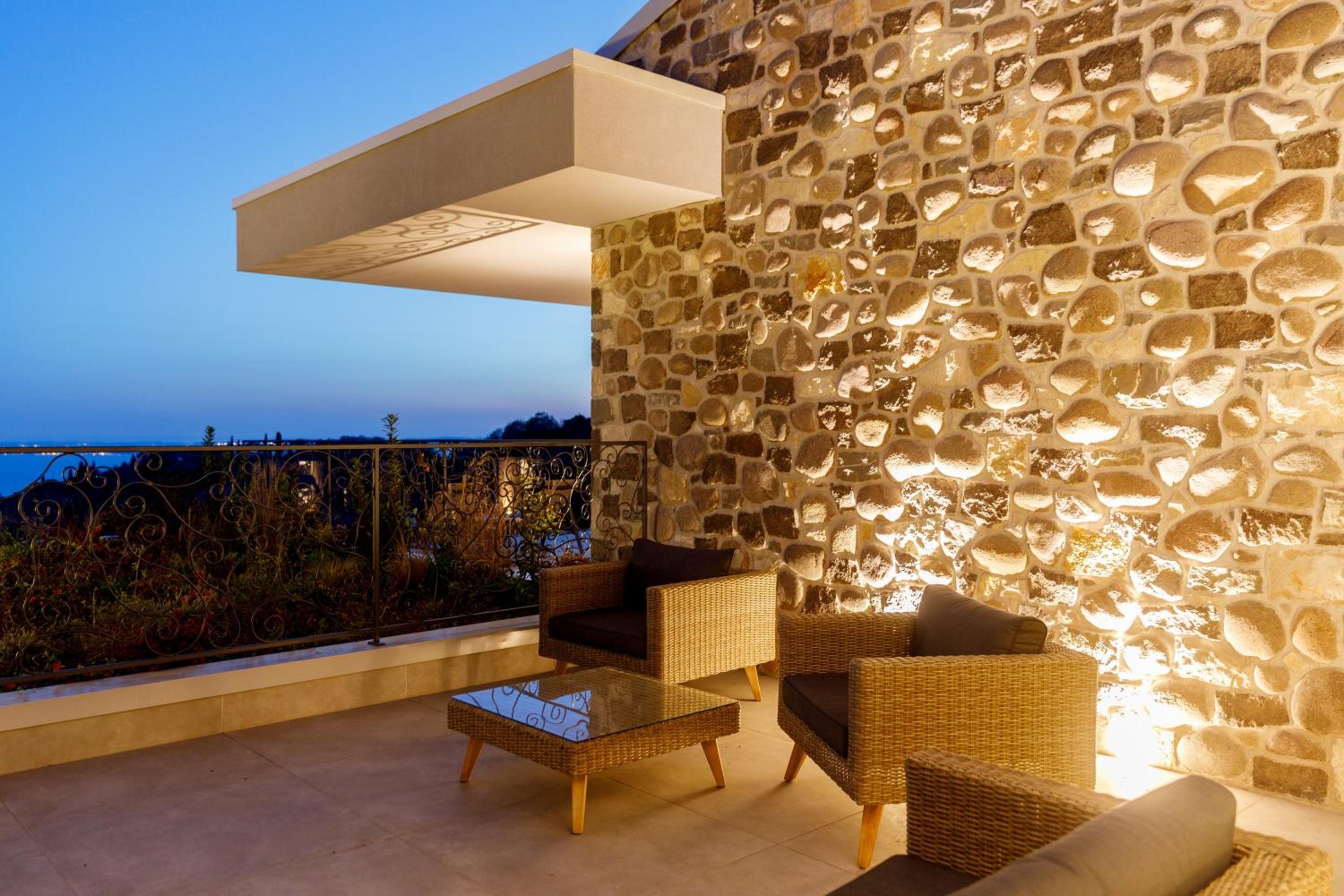Junior Suite with Lake View - Photo 6