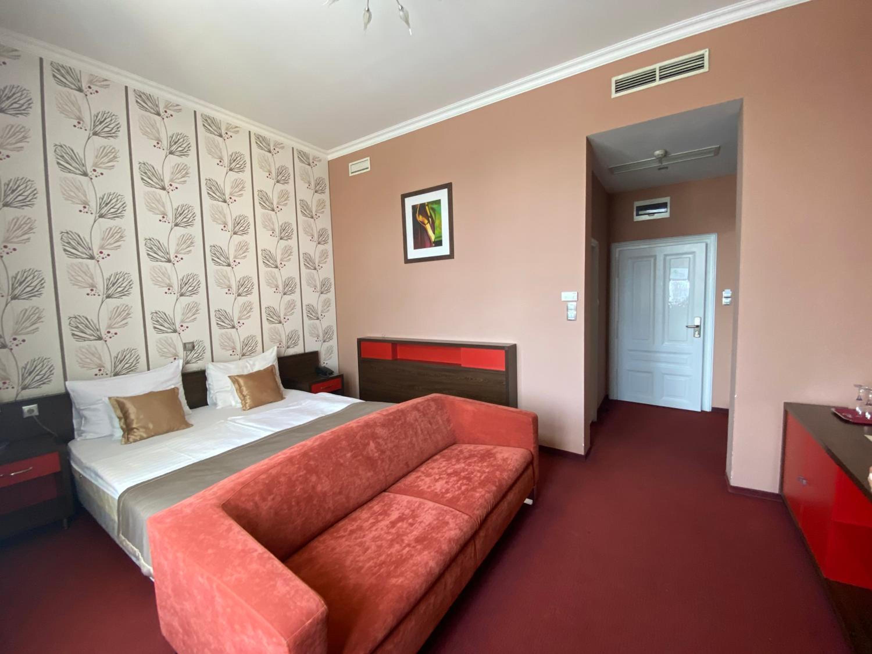 Deluxe Room - Photo 10