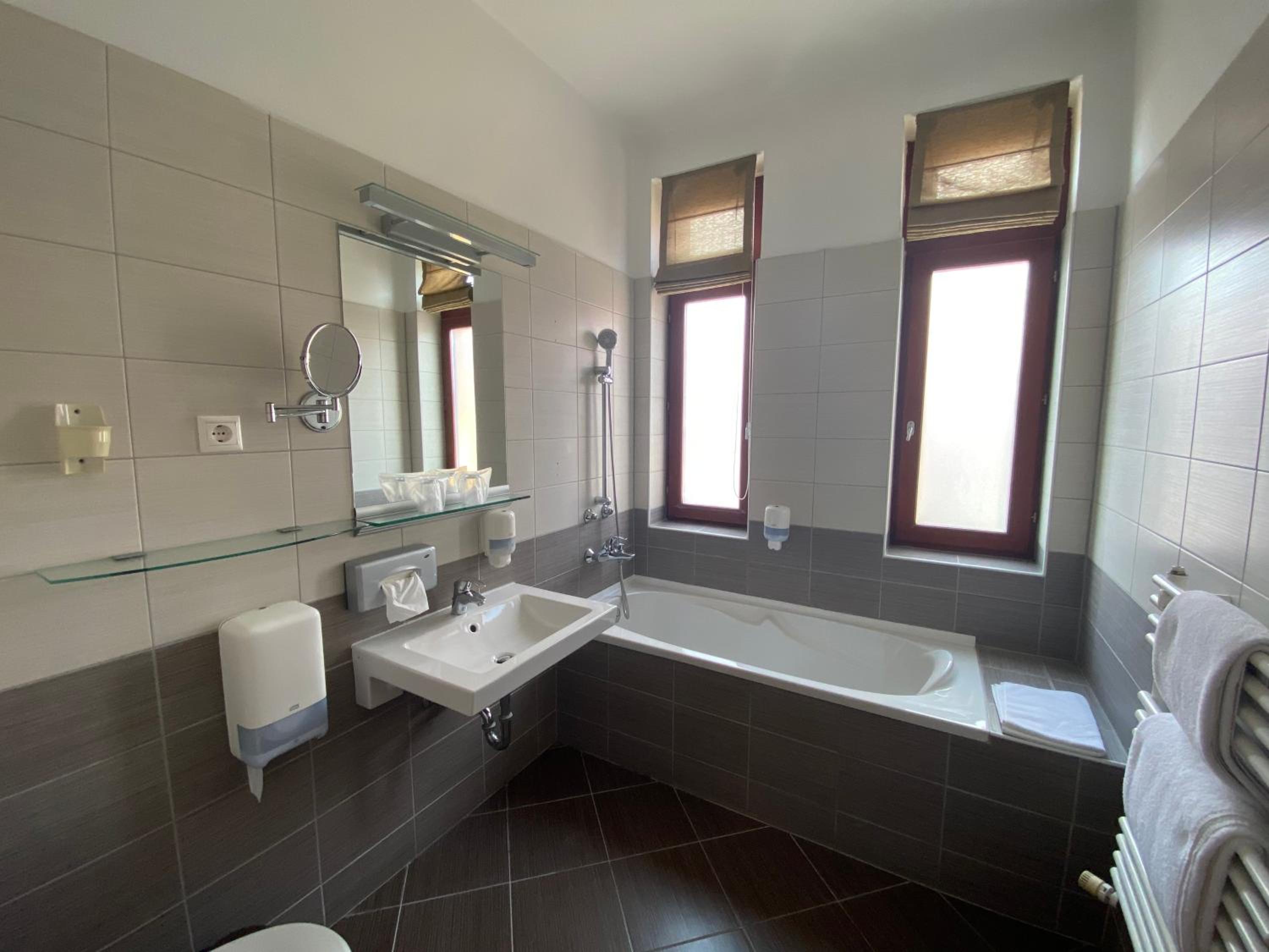 Double Room - Photo 12