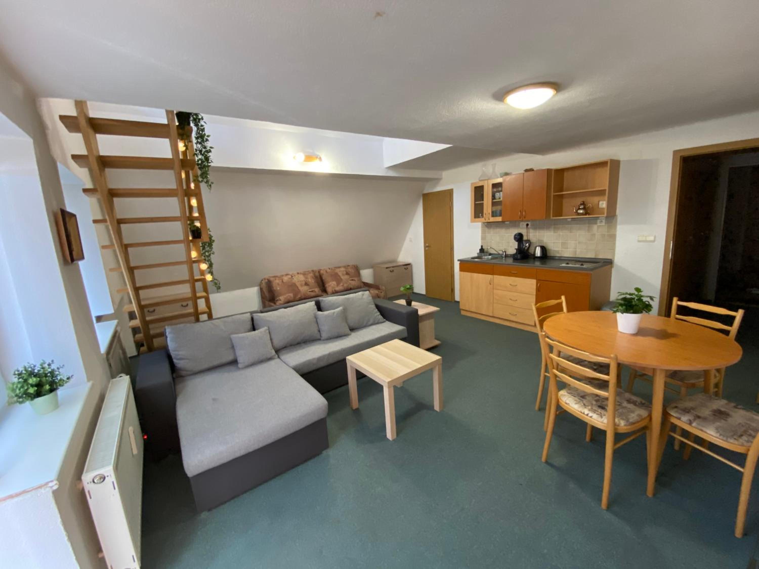 One-Bedroom Apartment - Photo 3