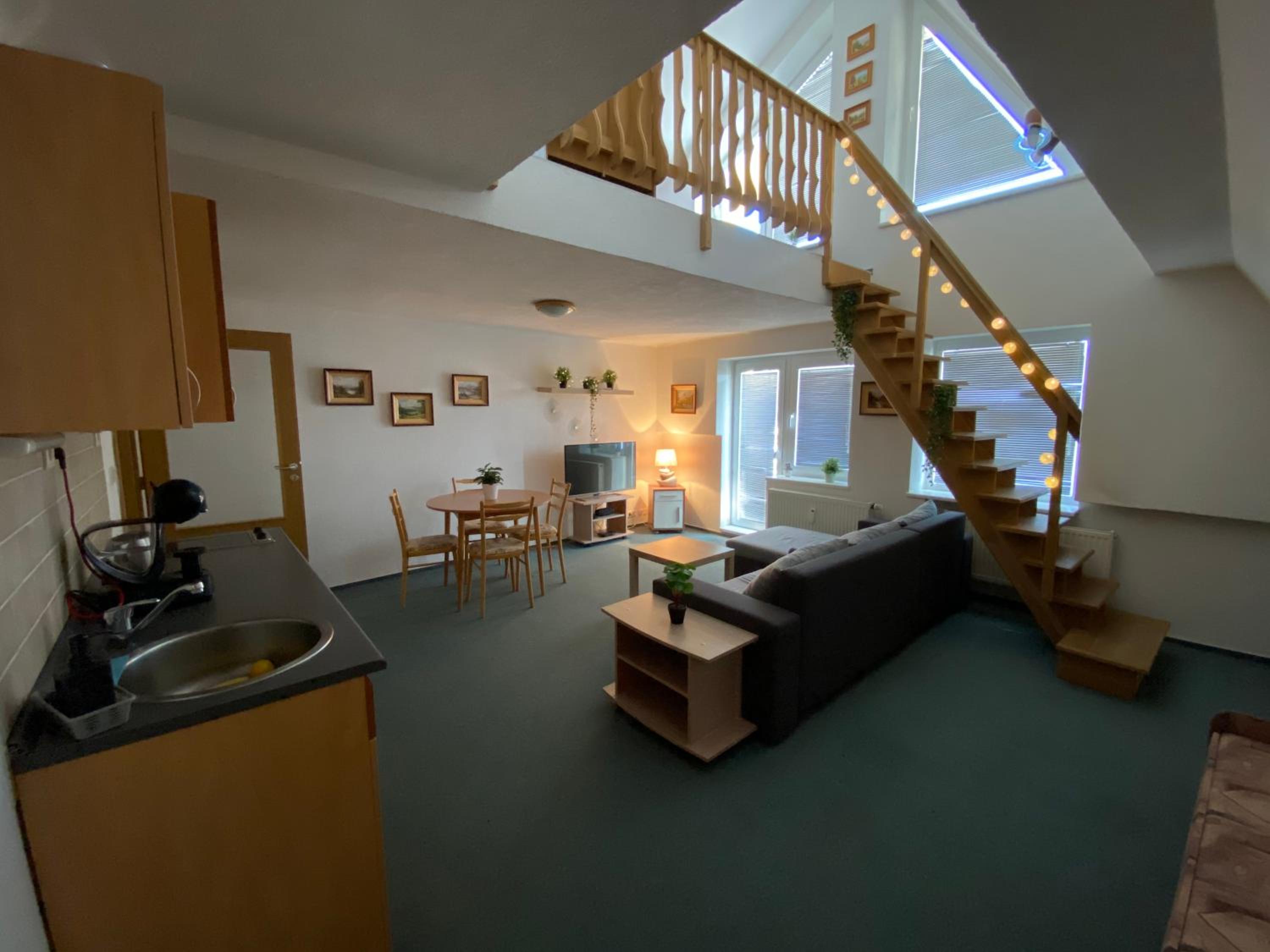 One-Bedroom Apartment - Photo 2