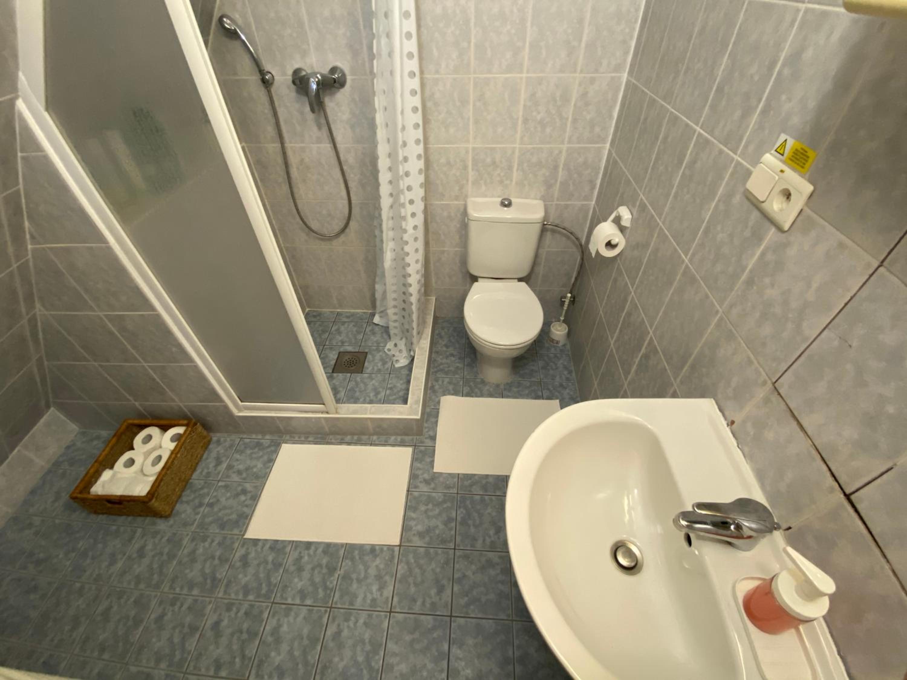 One-Bedroom Apartment - Photo 1