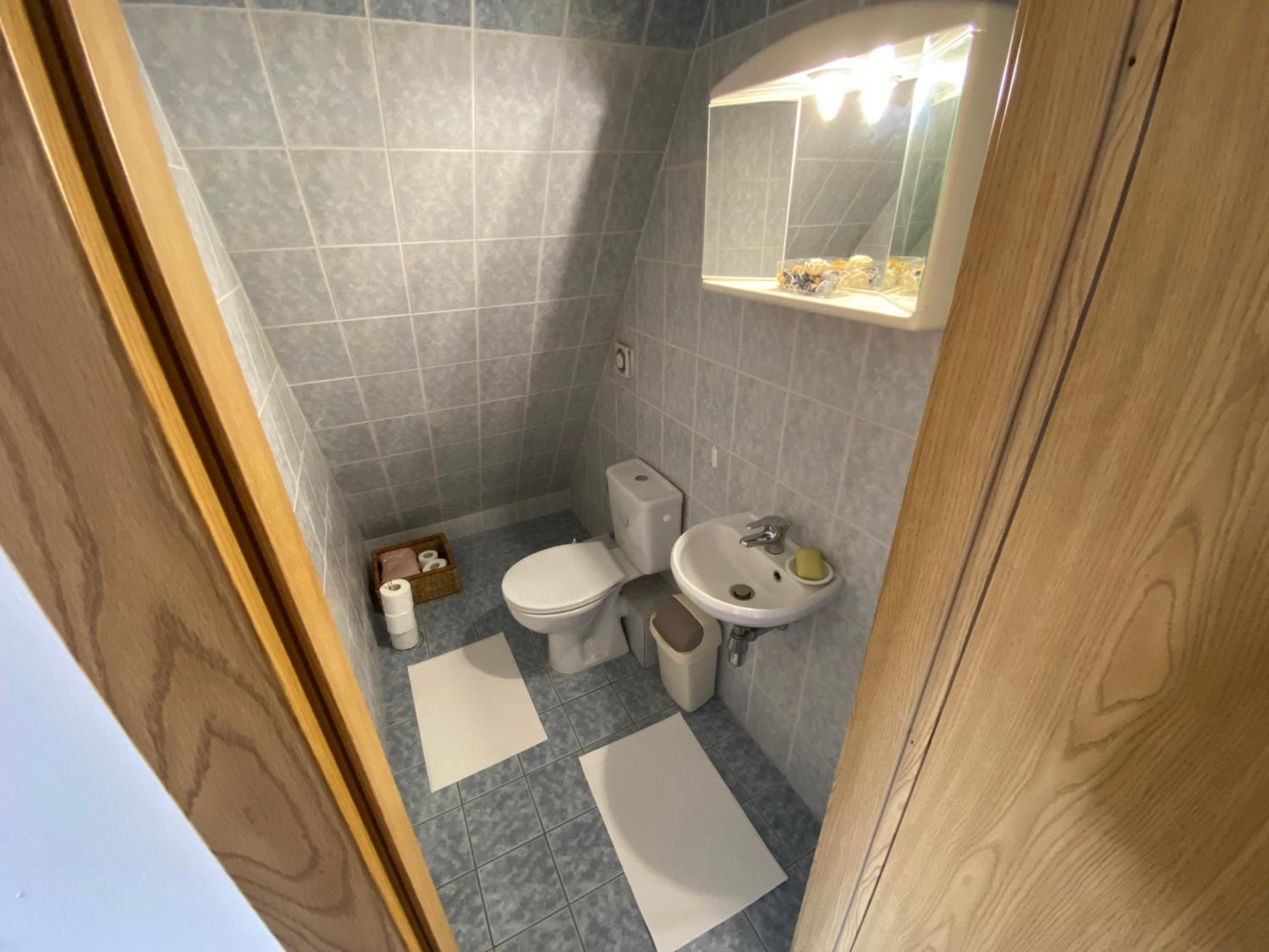 One-Bedroom Apartment - Photo 8