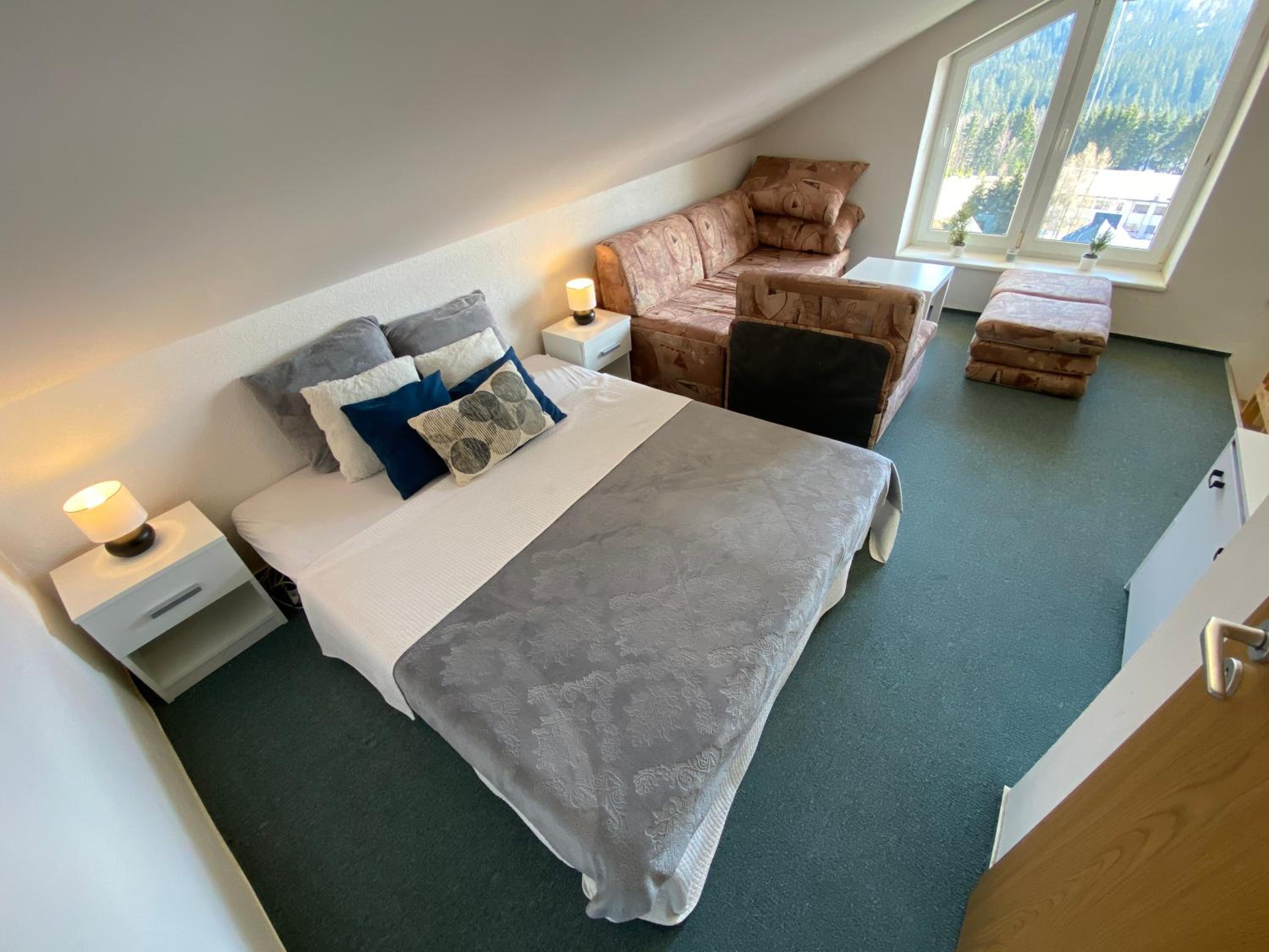 One-Bedroom Apartment - Photo 9